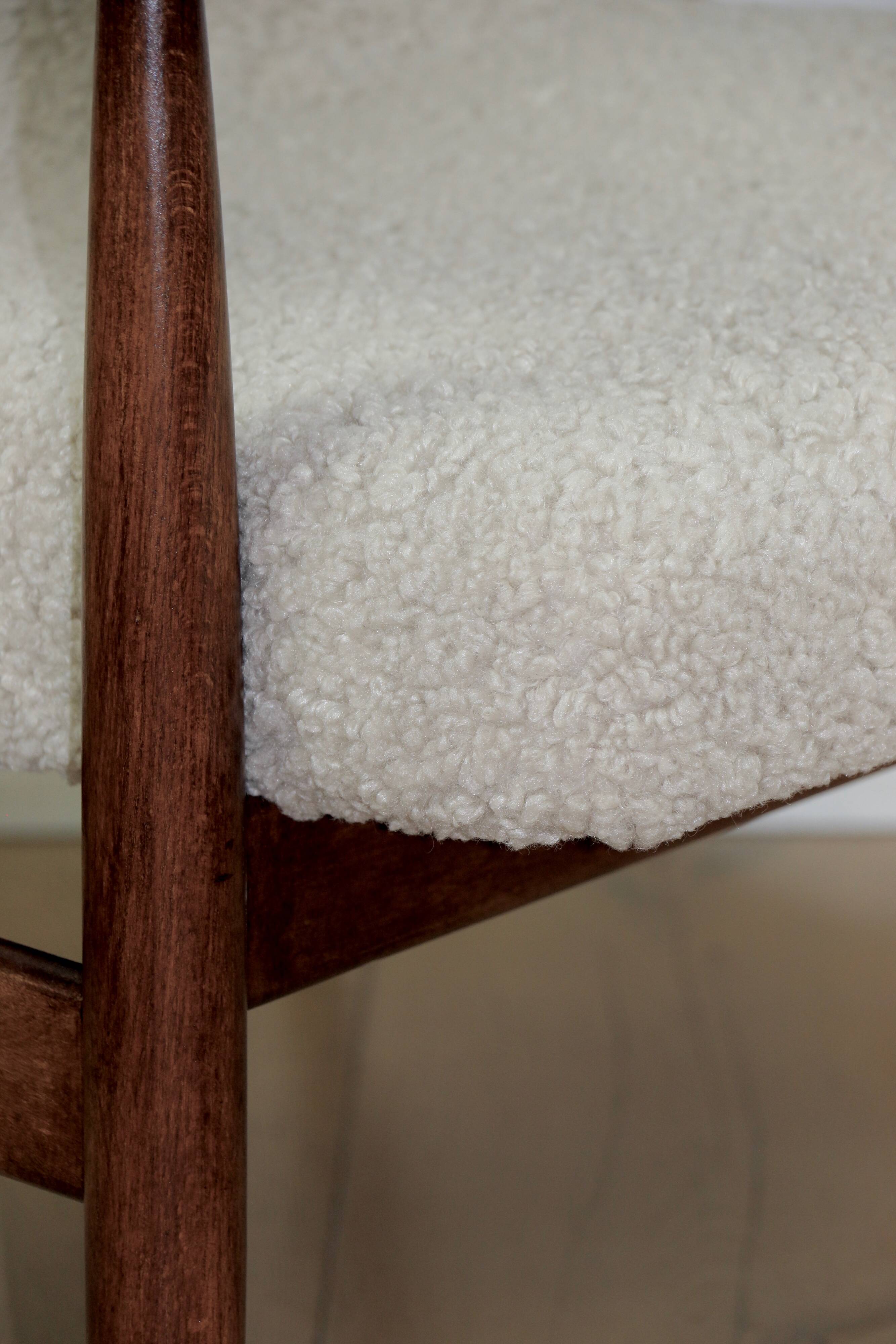 Vintage armchair GFM 300-202 design J.Kedziorek Loft 70s vintage beige boucle lamb - 2 pieces available