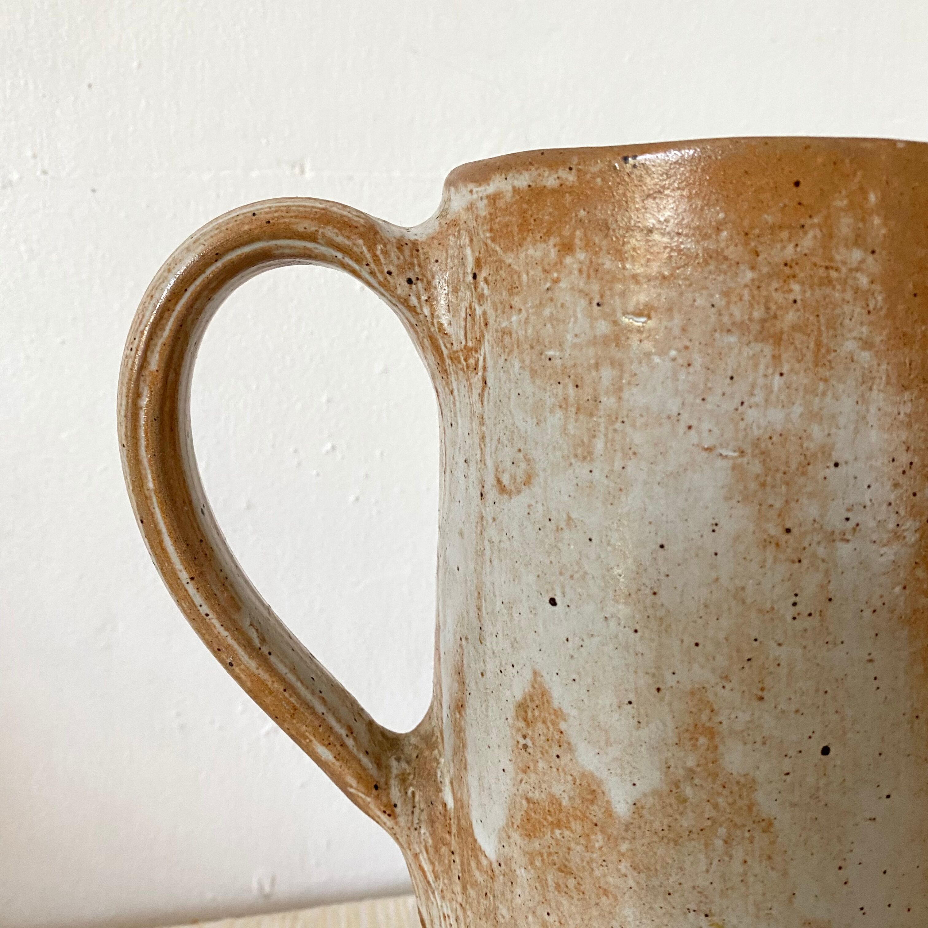 Sandstone pitcher 22.5 cm