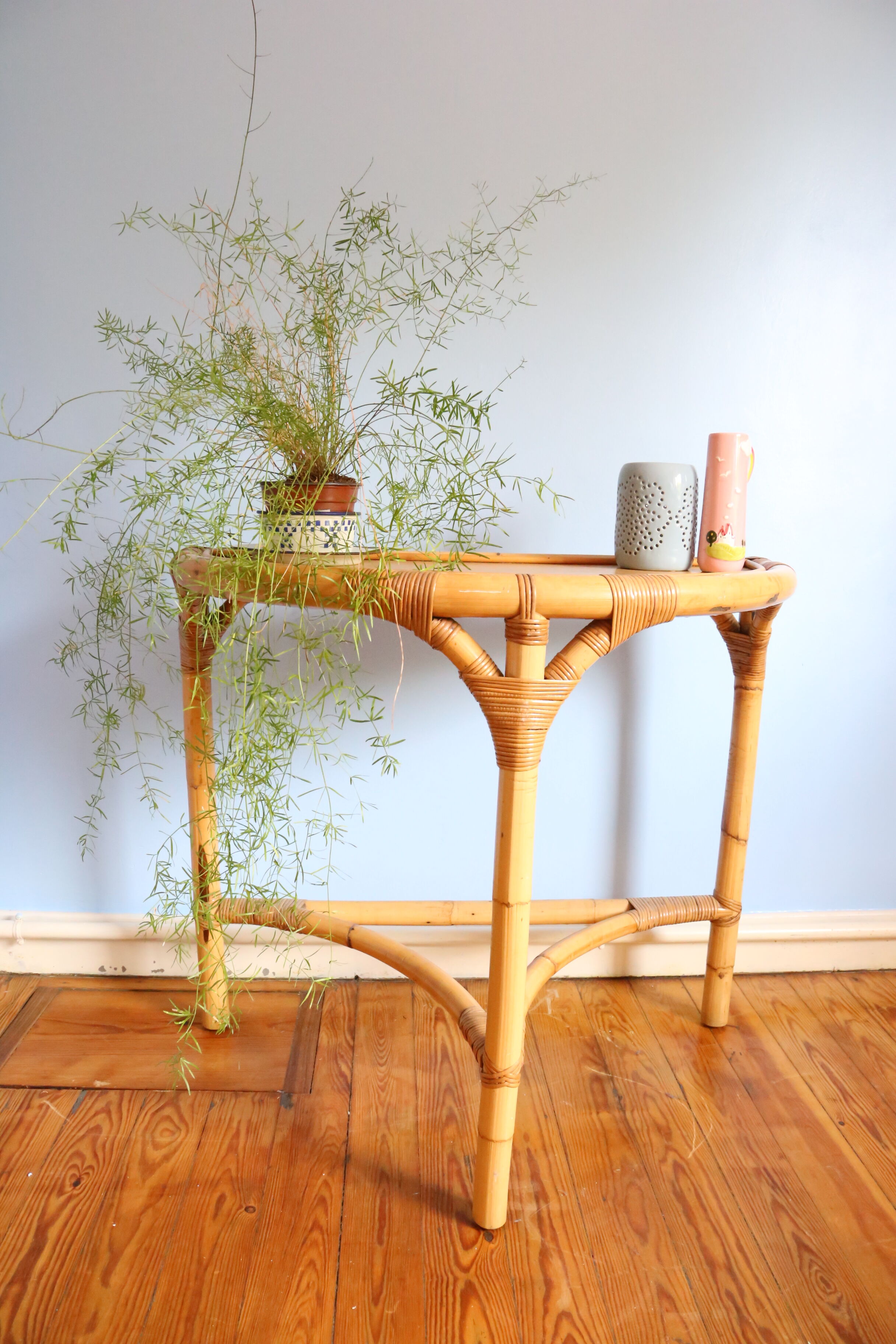 Half-moon rattan console
