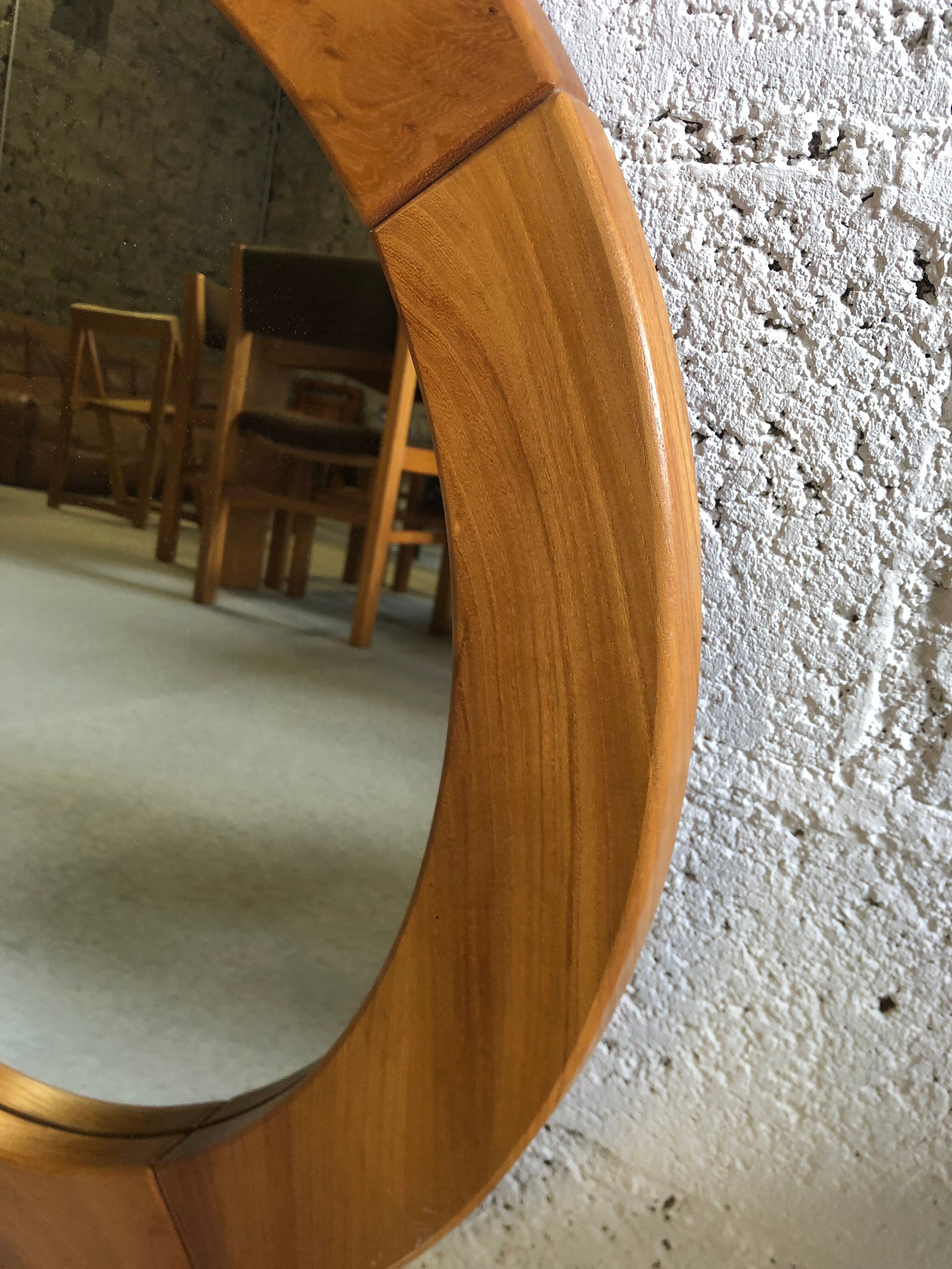 Round mirror in solid elm Maison Regain