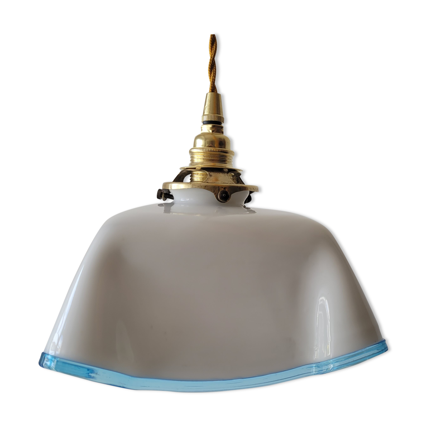 Draped opaline suspension