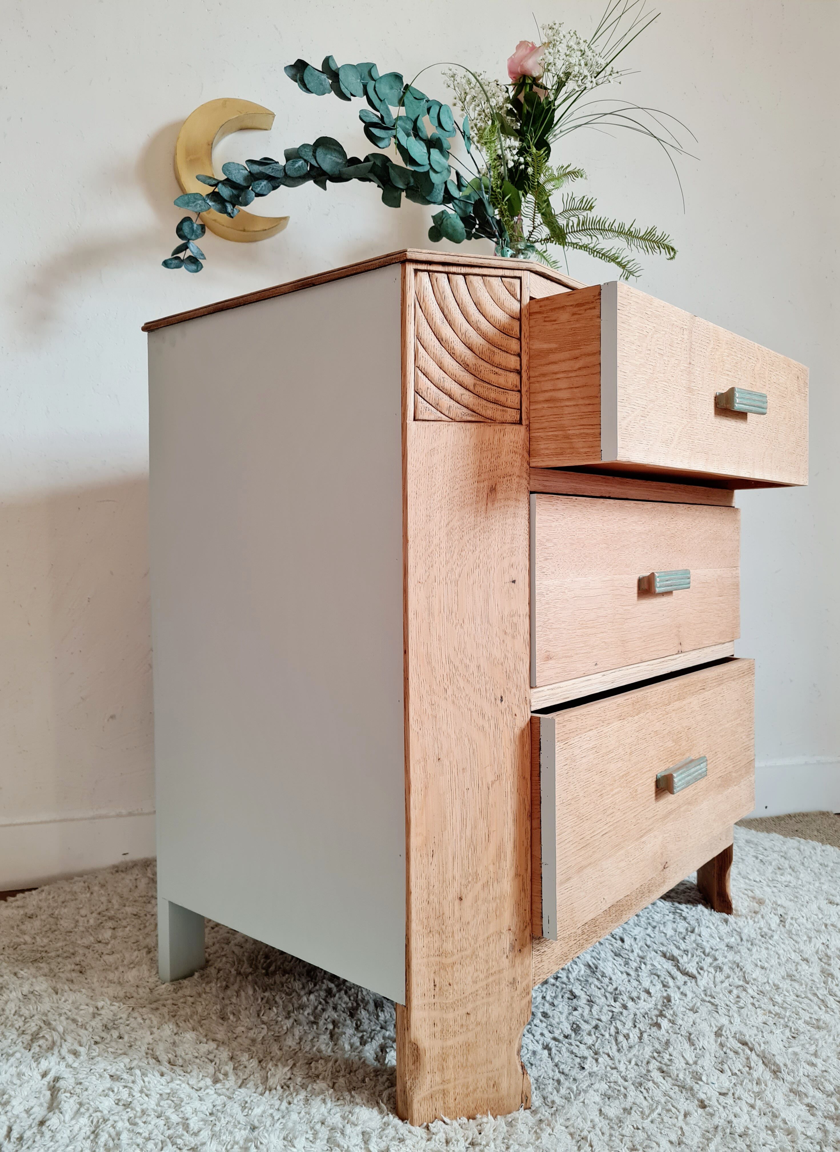 Raw and renovated art deco commodity