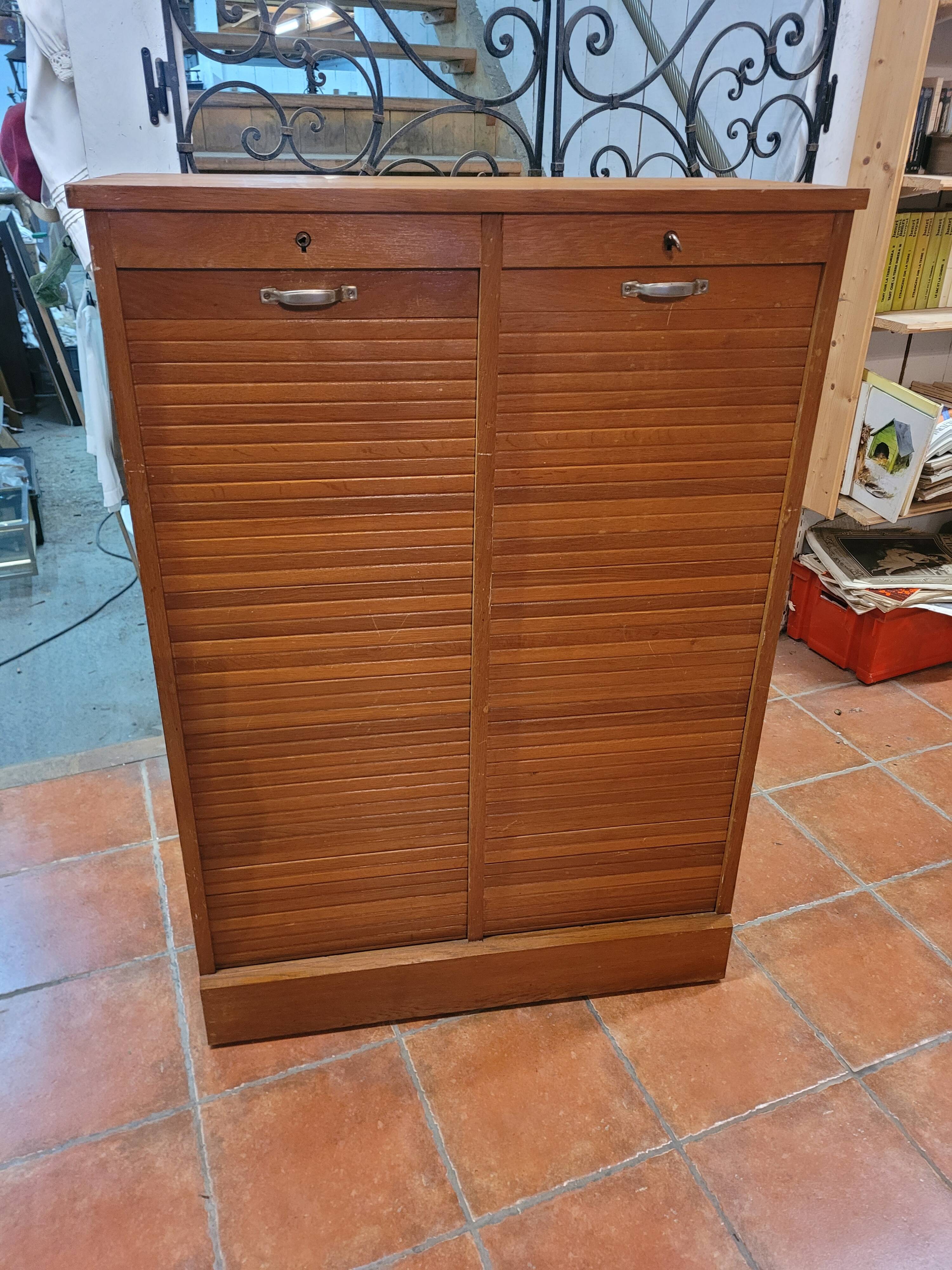 Double binder with curtains