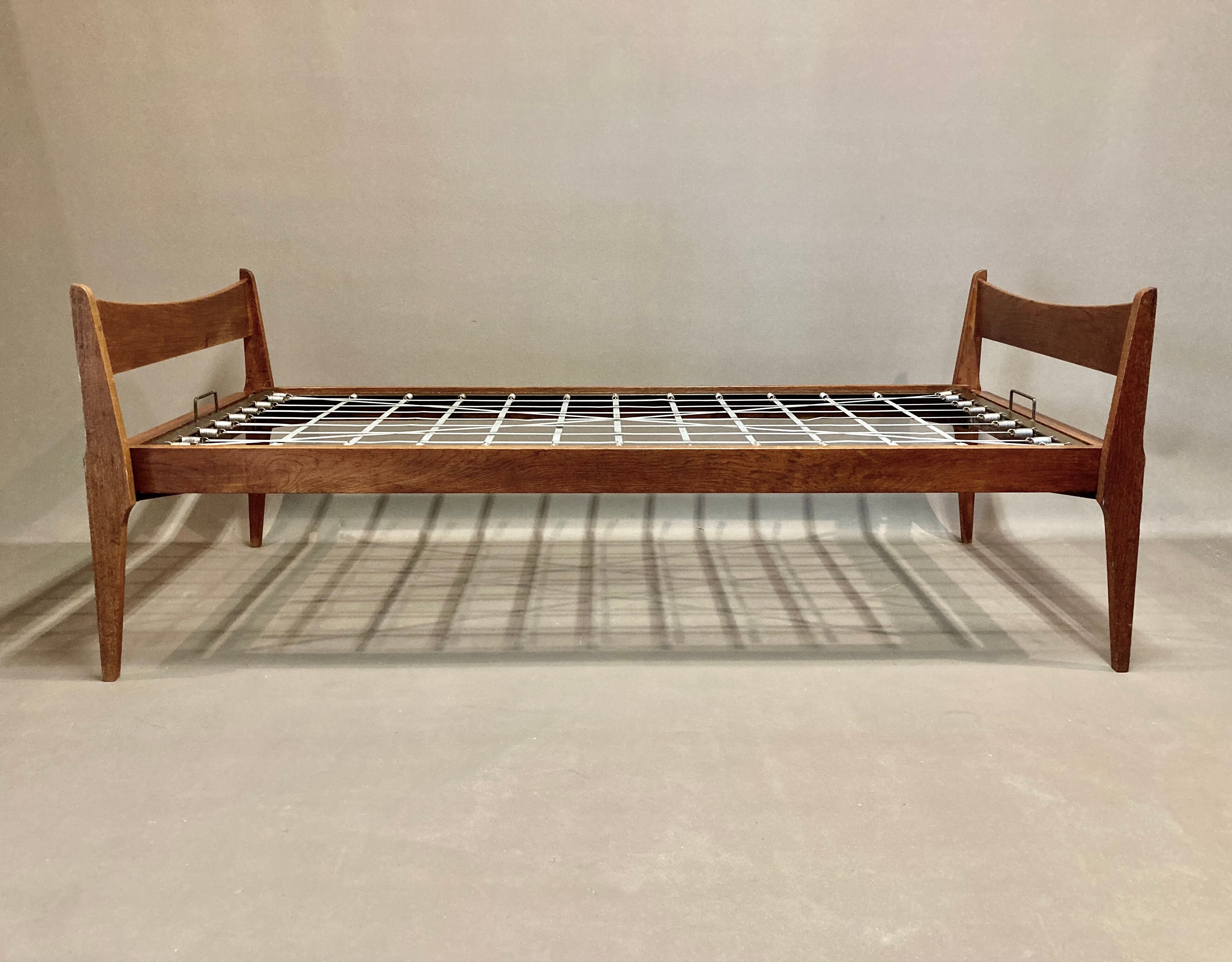 Canapé lit ou daybed velours et liège gris 1950