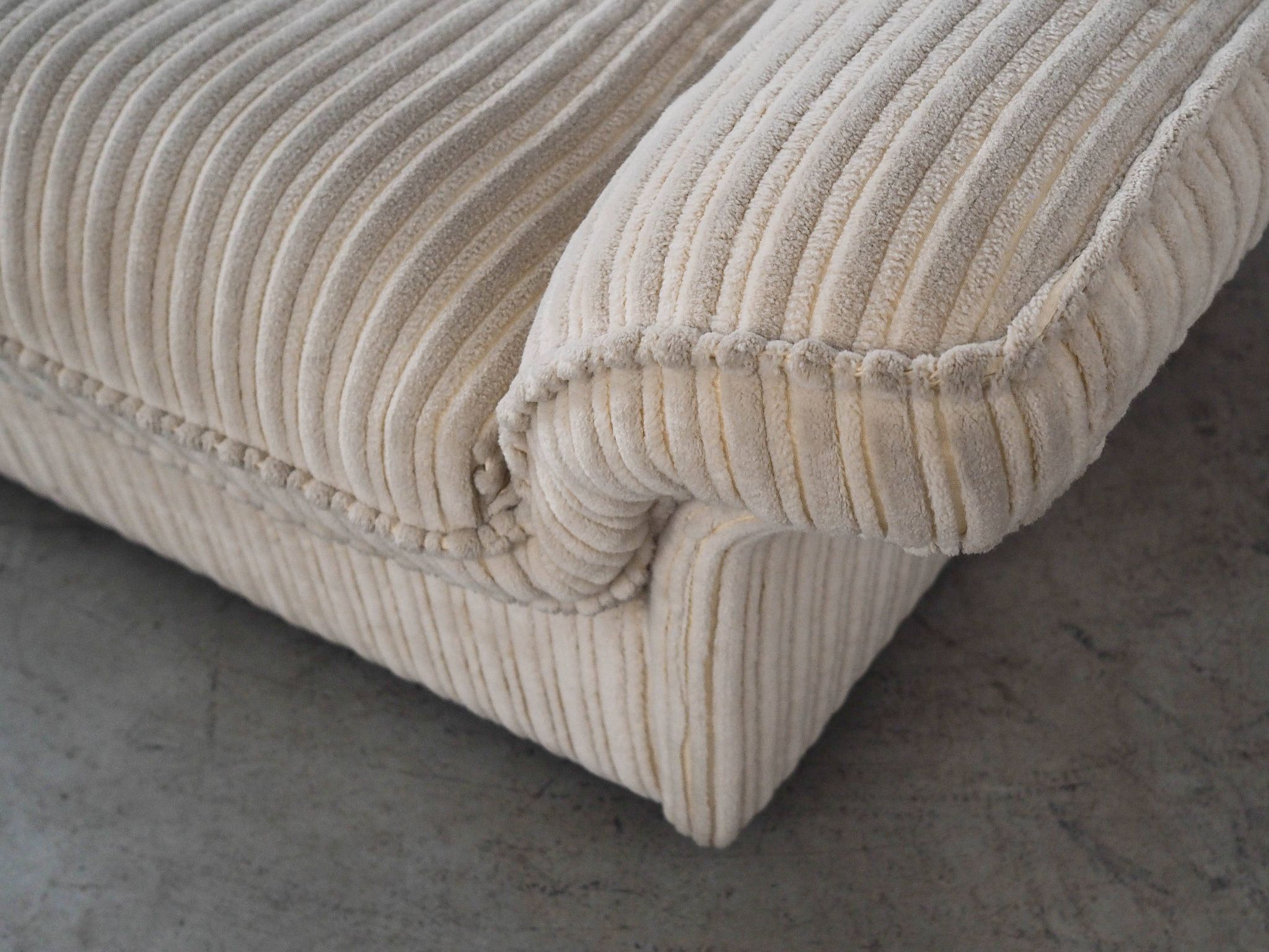 Fauteuil crème Soffio, design italien, années 1970, fabriqué par Doimo.