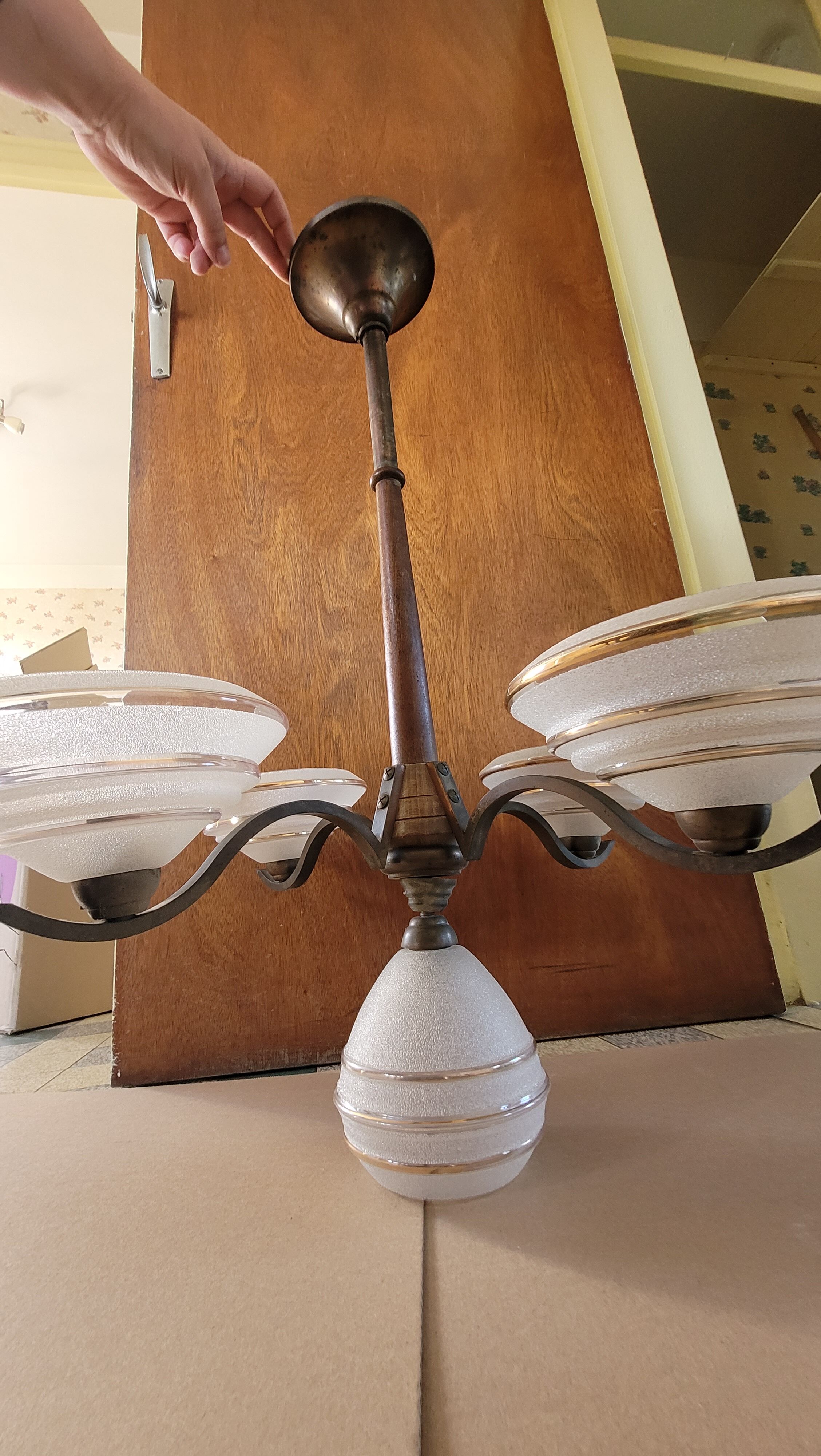 Lustre années 40 4 branches 5 globes en opaline
