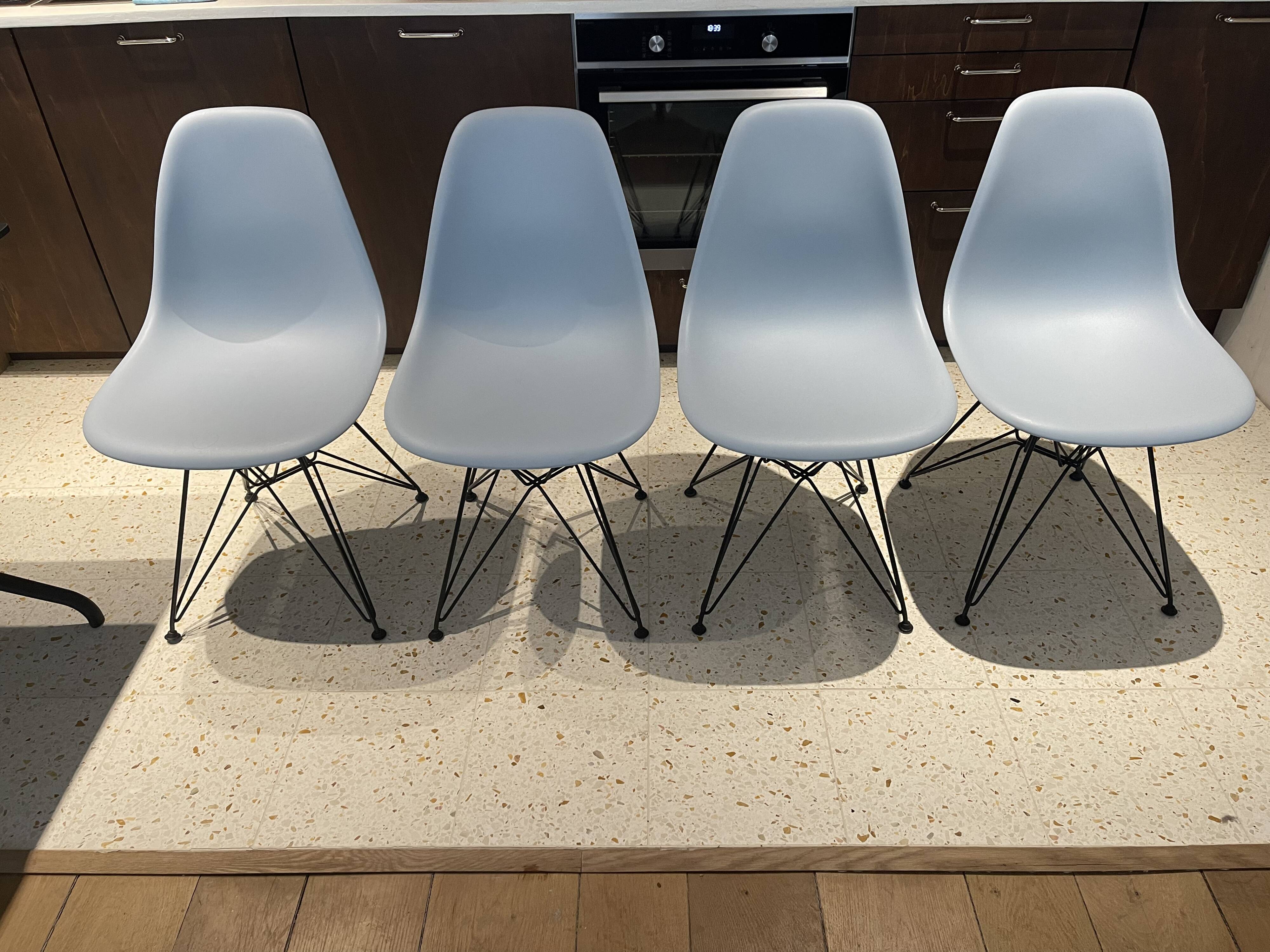 Set of 4 chairs - Eames Plastic Side Chair
