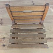 Chaise à lattes de bois pour enfants