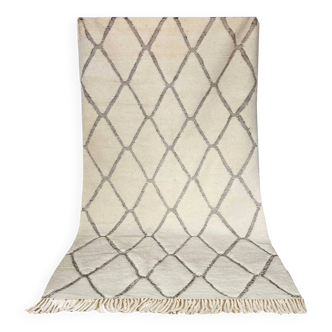 Beni Ouarain Berber rug • Brown diamond pattern on a beige background