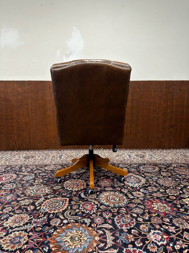 Chaise de bureau Chesterfield anglaise, chaise de président.
