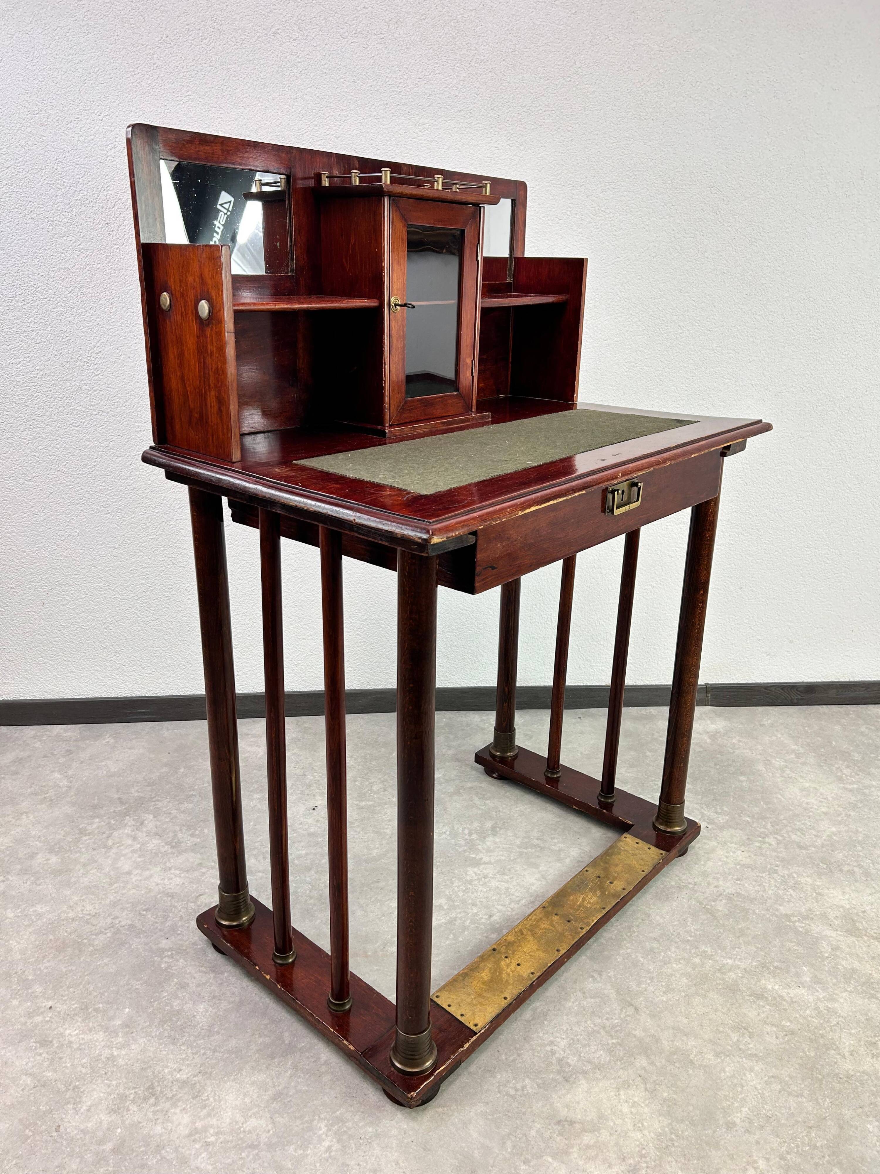Small writing table secession