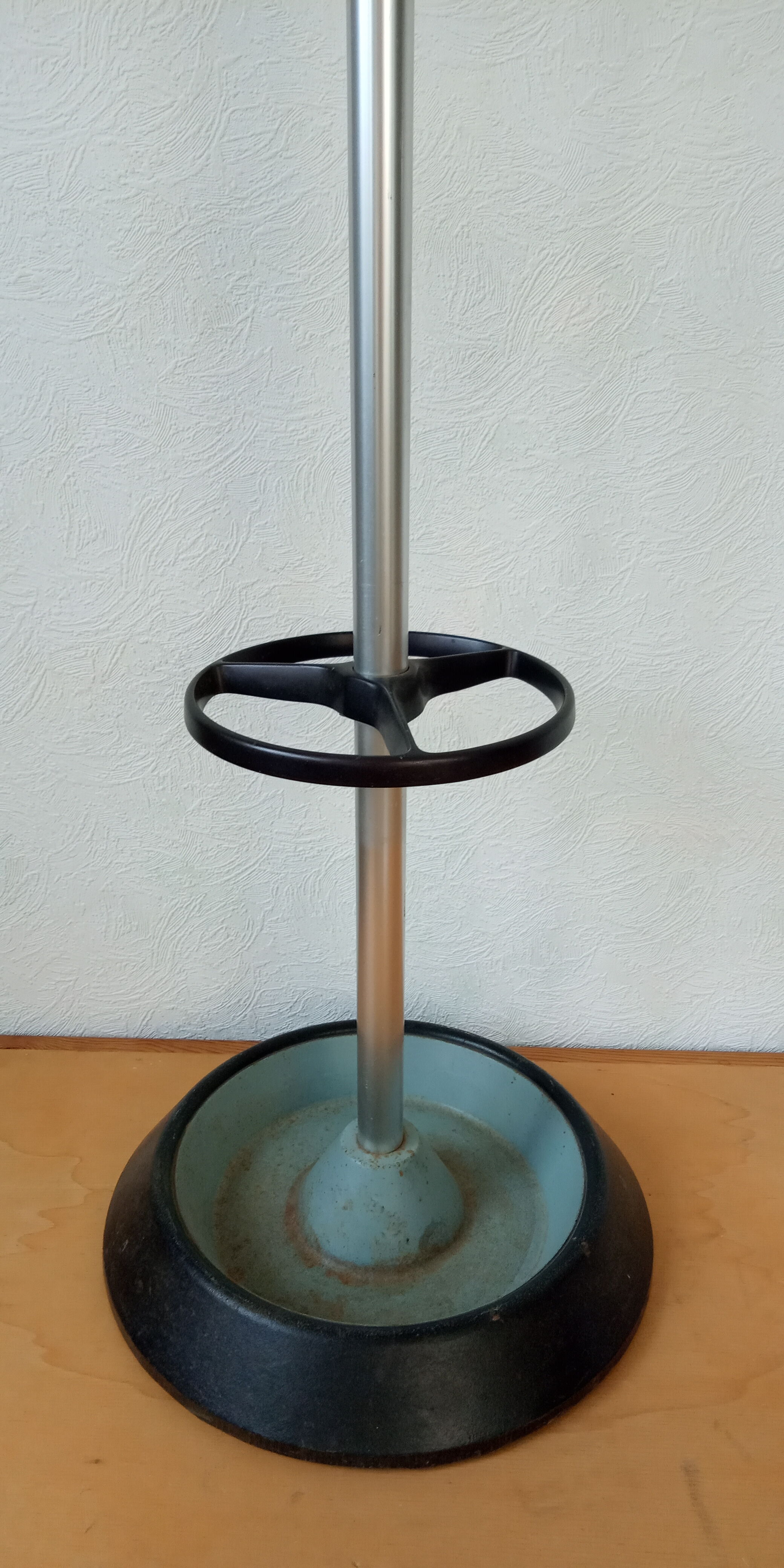 Parrot coat hanger in metal