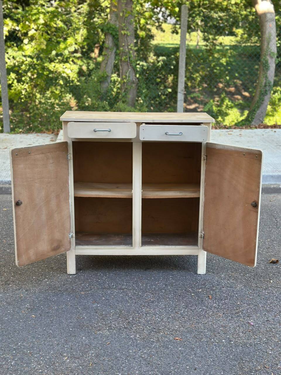 Buffet vintage en bois beige 1950 style parisien mado