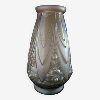 Grand vase etaleune en verre pressé decor floral