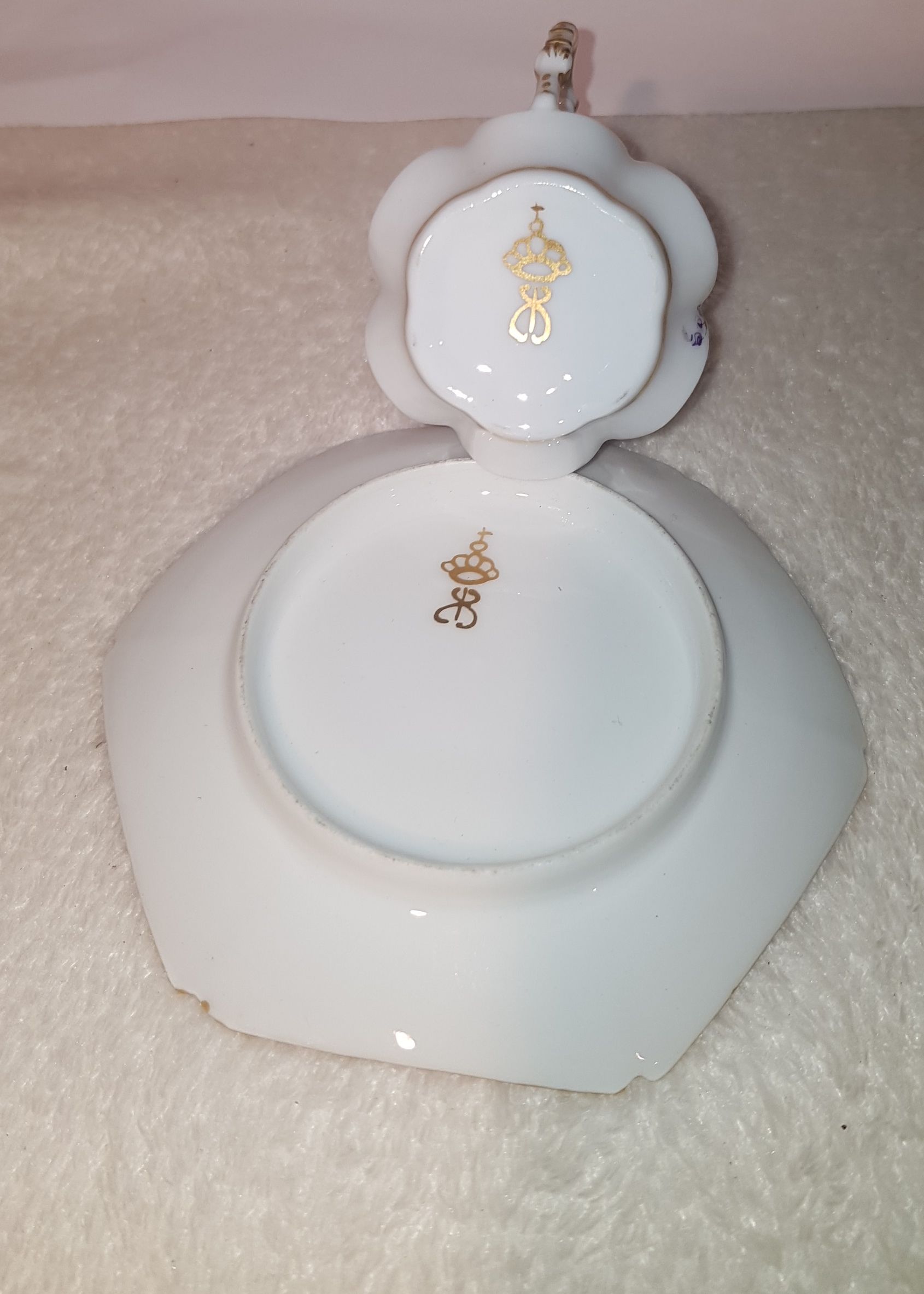 Nice cup with porcelain cut