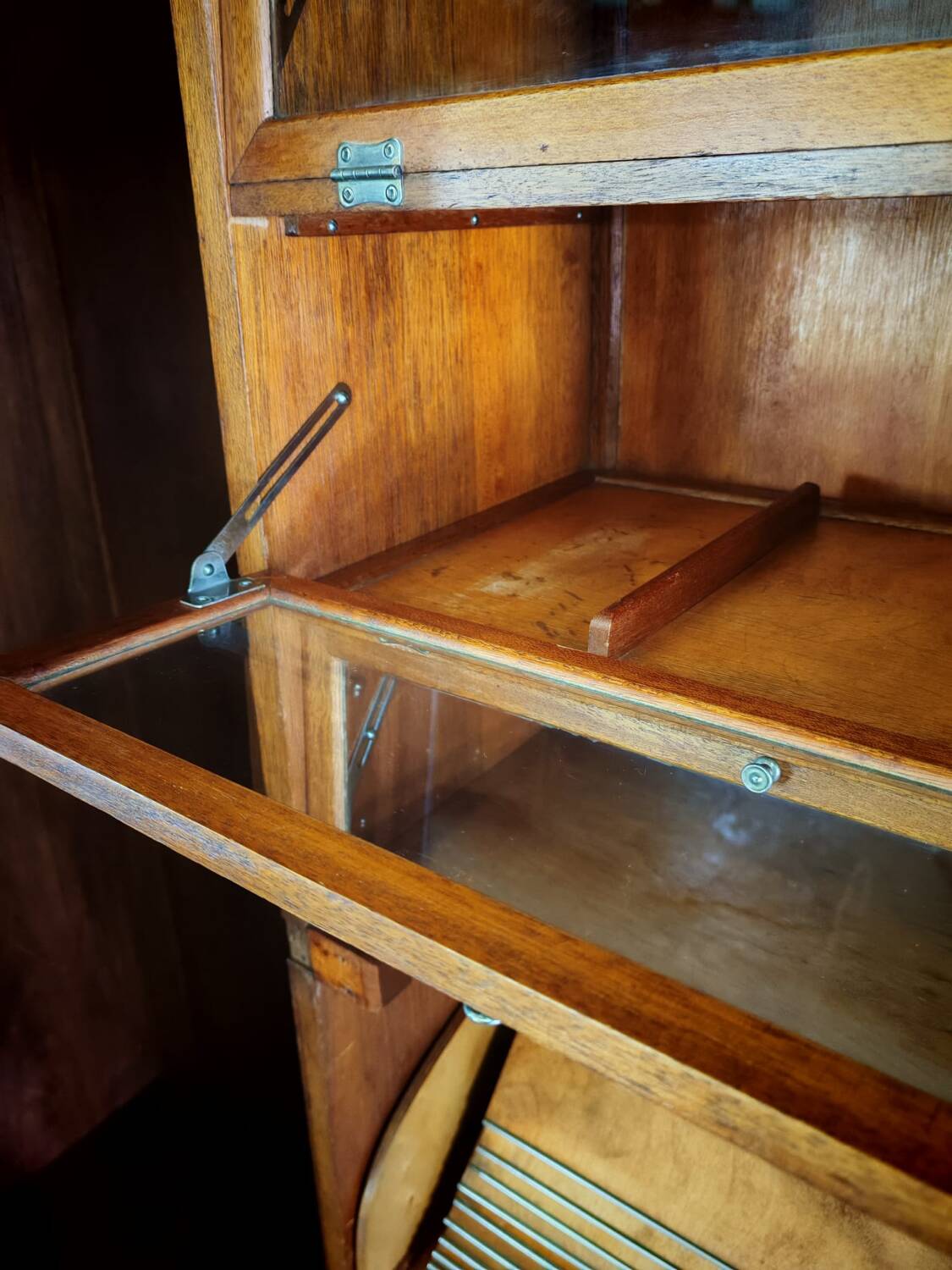 Gentleman's Wardrobe - English dressing armoire - Compacton
