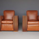 Paire de fauteuils Art Déco en cuir. Années 40.