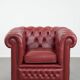 Incroyable fauteuil Chesterfield en cuir de vache anglais dans une magnifique couleur rouge.
