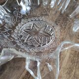 Cup, empty pockets in voluted molded glass decoration stars