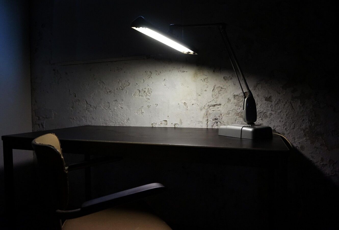 Floating industrial dazor desk lamp