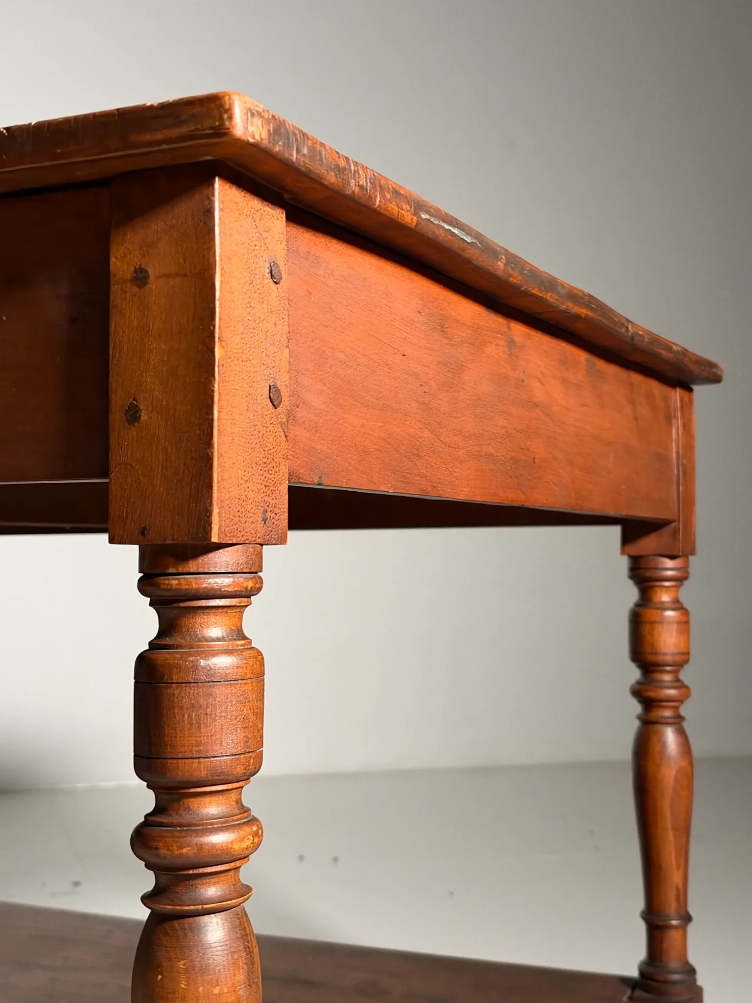 Table drapier belge vers 1920