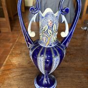 Vase amphore Art Nouveau en faïence émaillée (style barbotine)