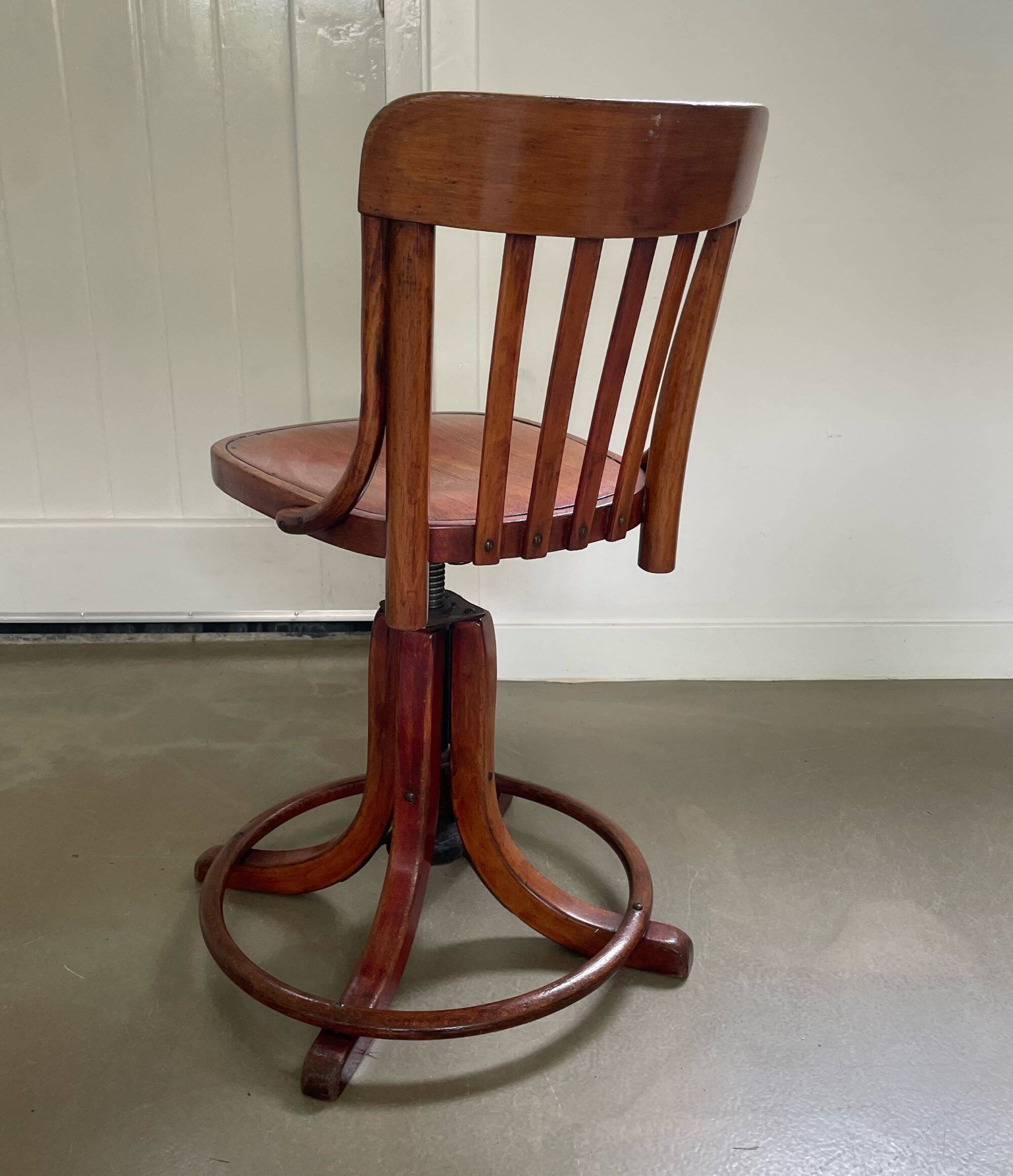 Chaise pivotante (de bureau) rare Thonet, 1ère moitié du 20e siècle, Autriche