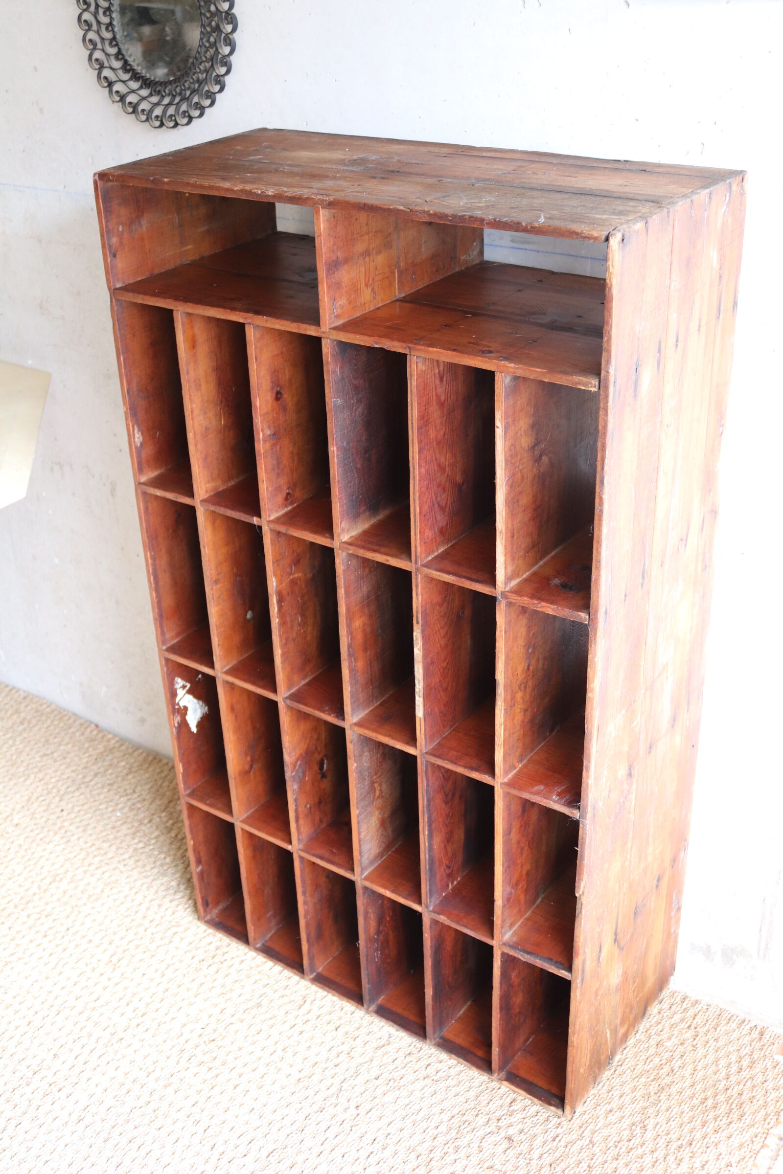 Casier de tri ancien en bois