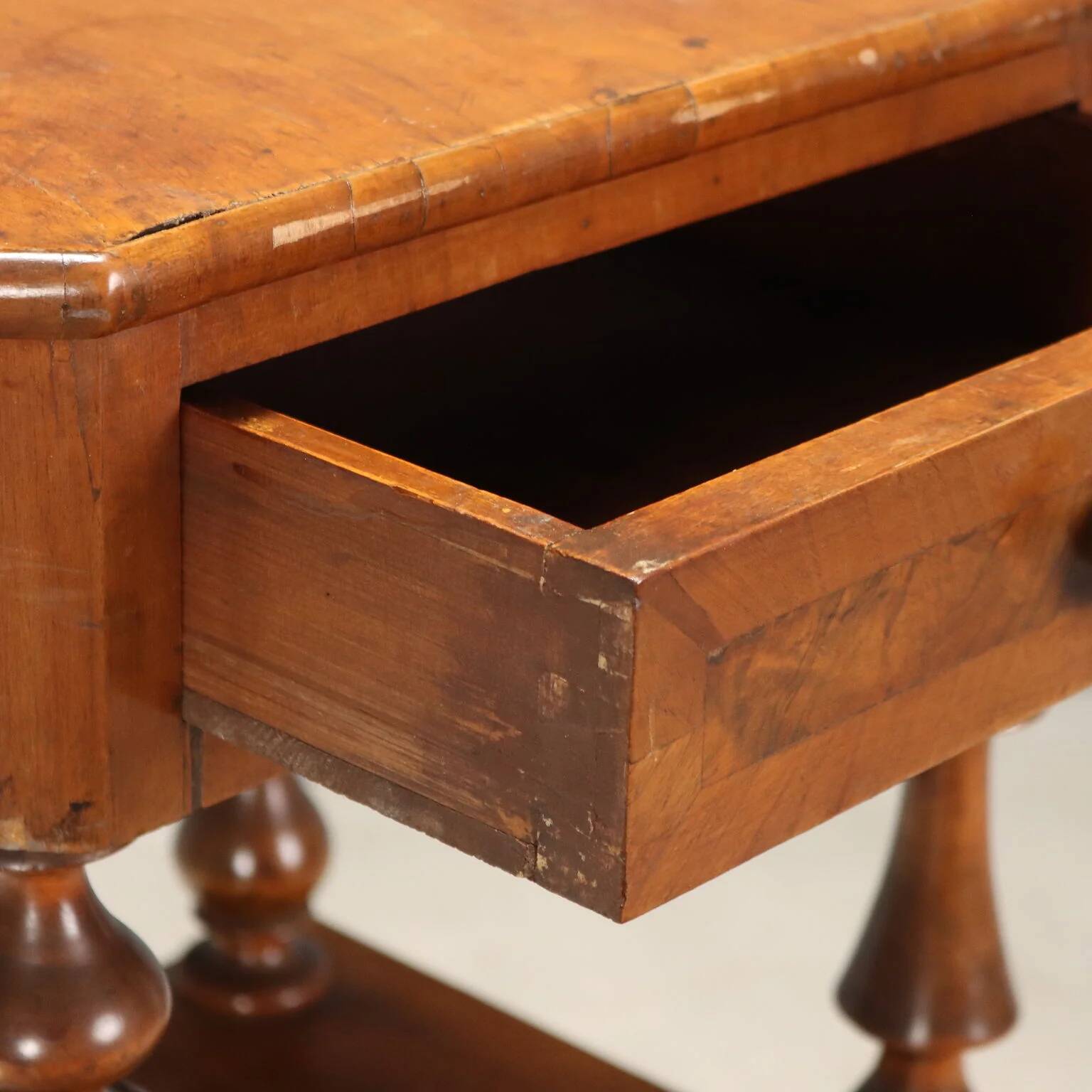 Antique Louis-Philippe bedside table in walnut, Italy, 19th century.