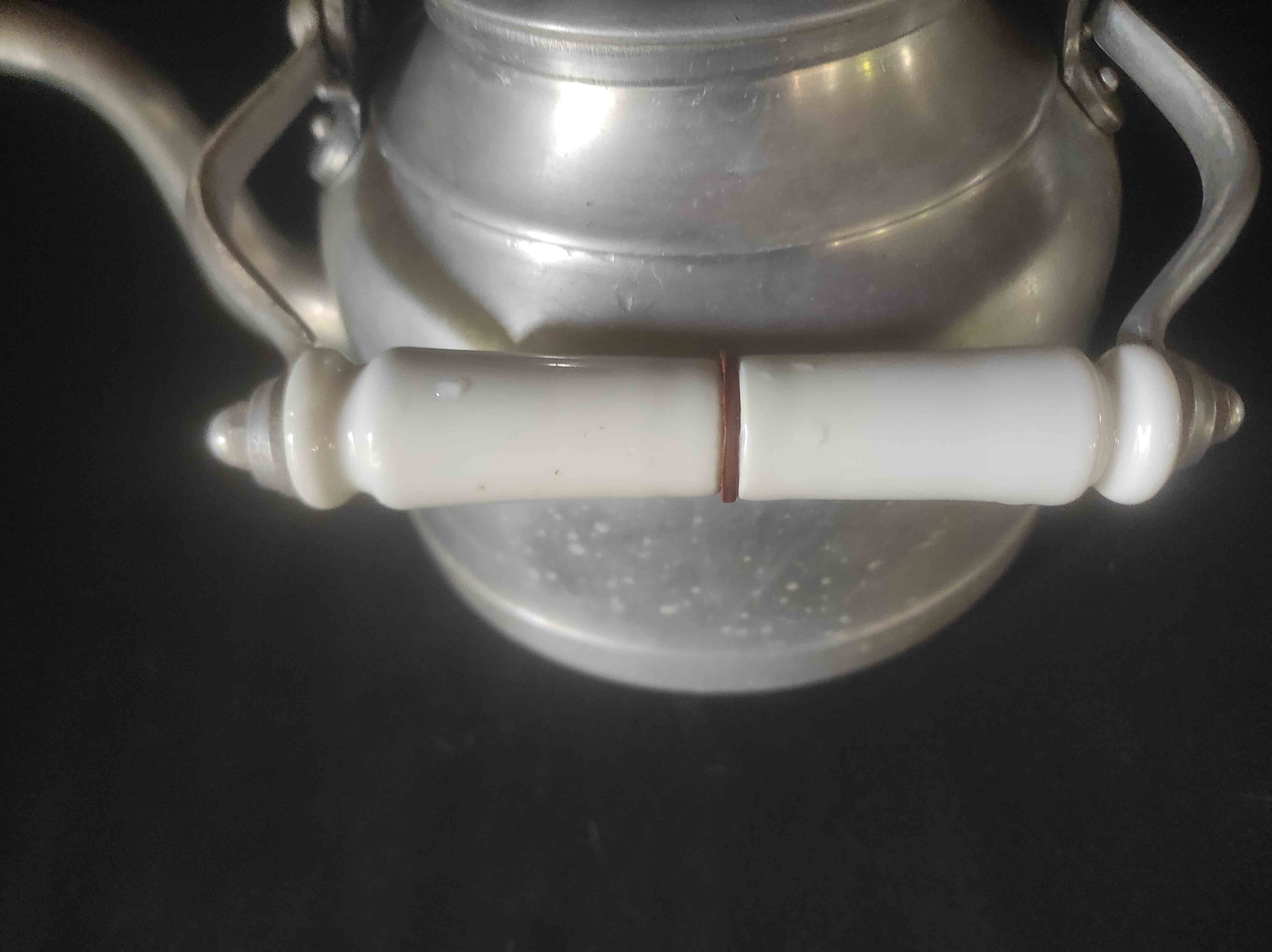 Aluminum kettle white porcelain handle