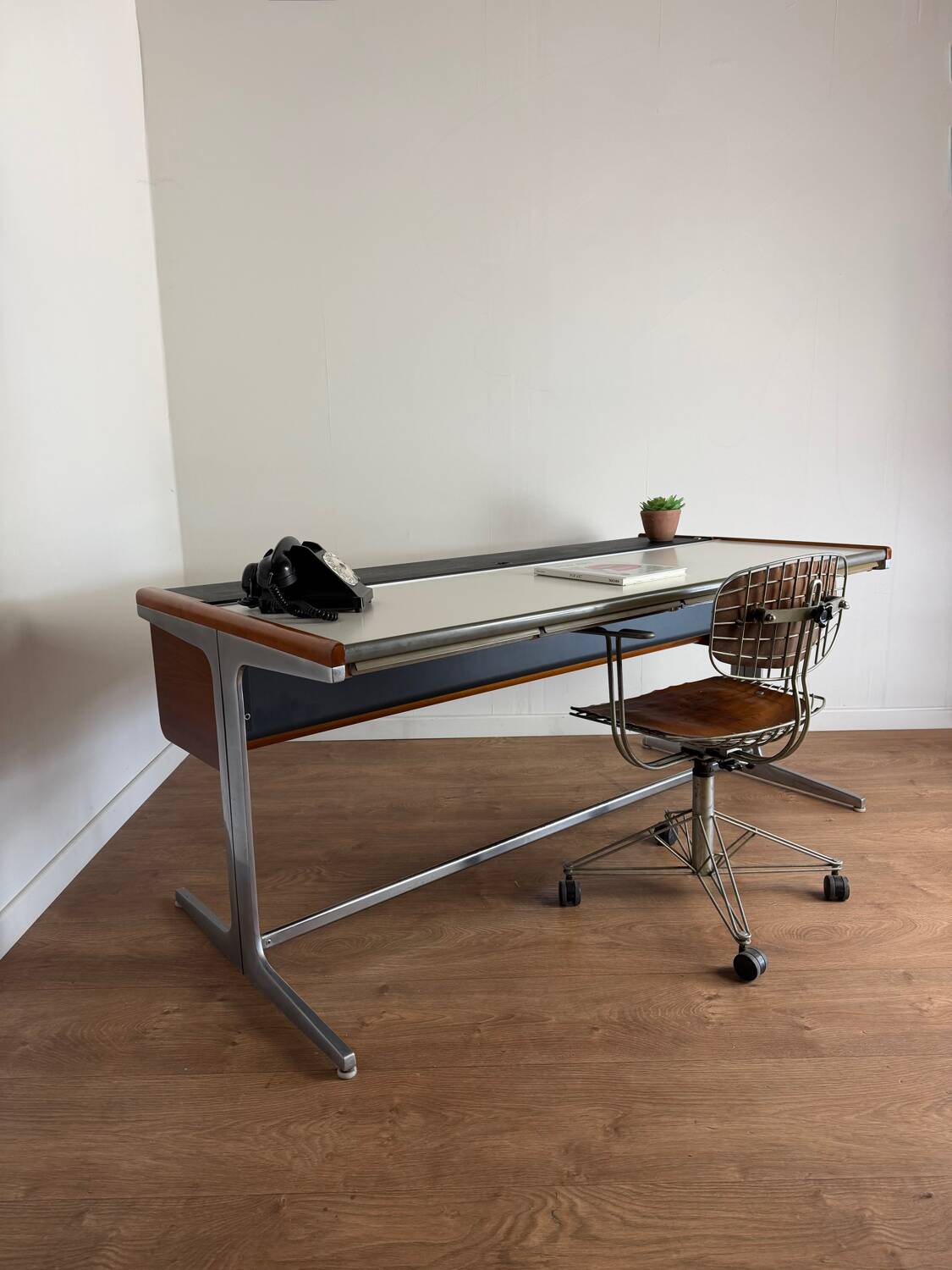 Vintage Herman Miller desk – 1960s/70s