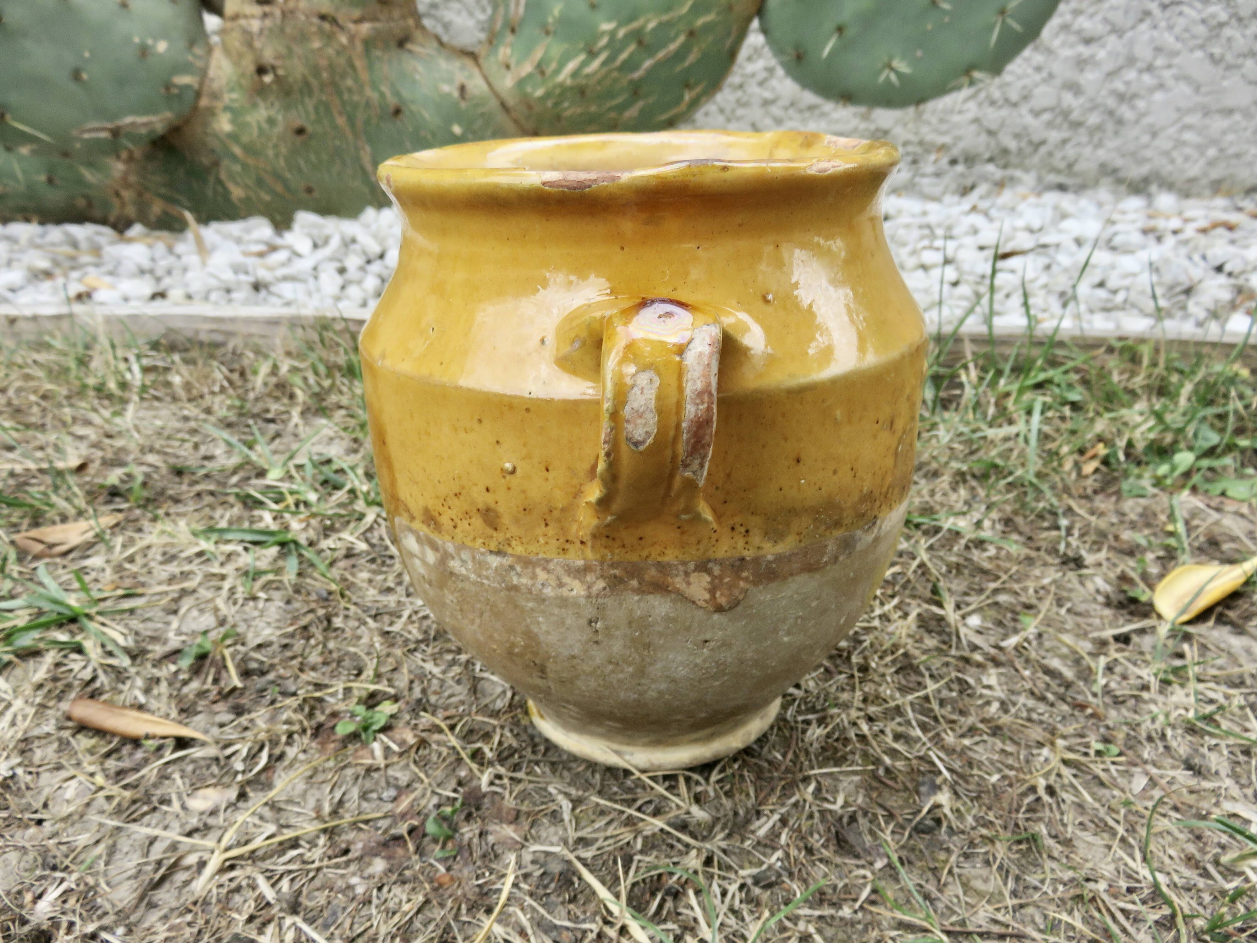 Small glazed yellow terracotta pot, south-west of France early 20th century.