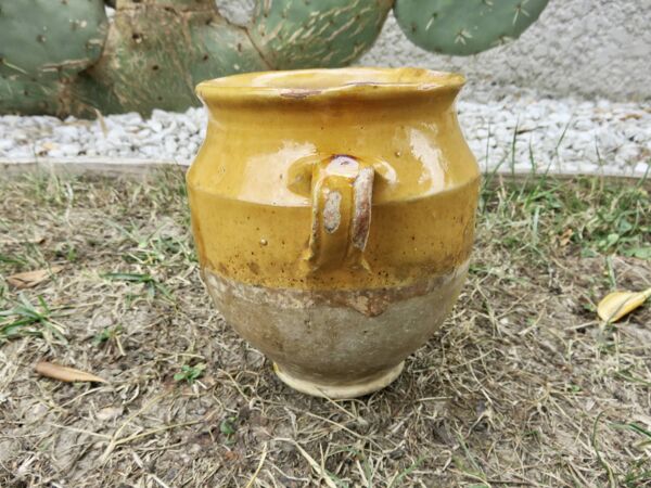 Petit pot en terre cuite vernissé jaune, sud ouest de la France début XXème