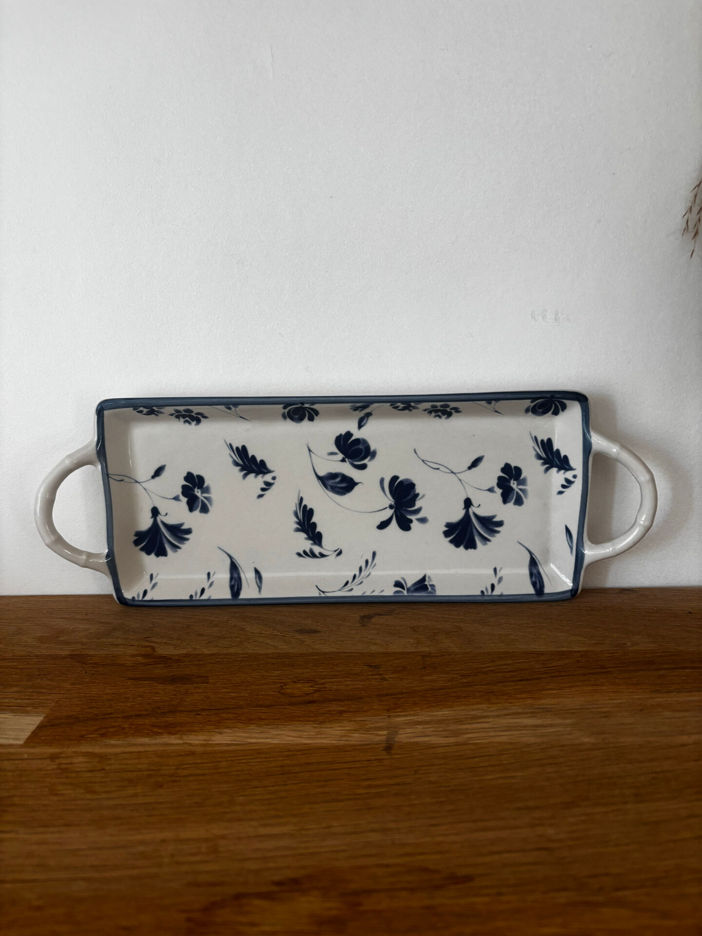 Beautiful platter or cake dish Villeroy and Boch cottage charm.
