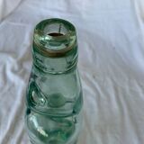 Ancienne bouteille à bille pour soda gazeux en verre épais