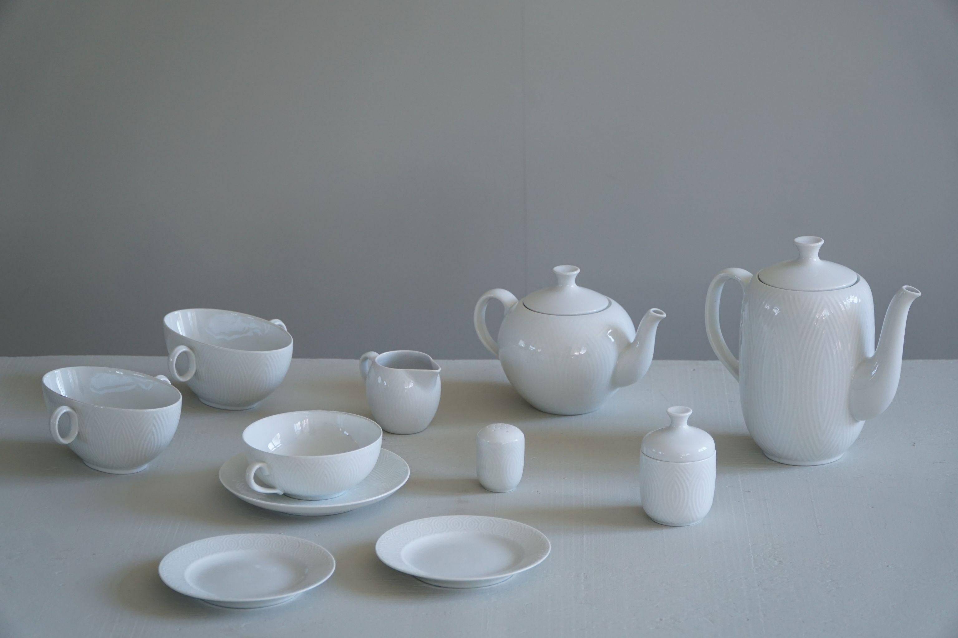 Axel Salto, Ensemble de service en porcelaine de Royal Copenhagen, milieu du siècle, 1956