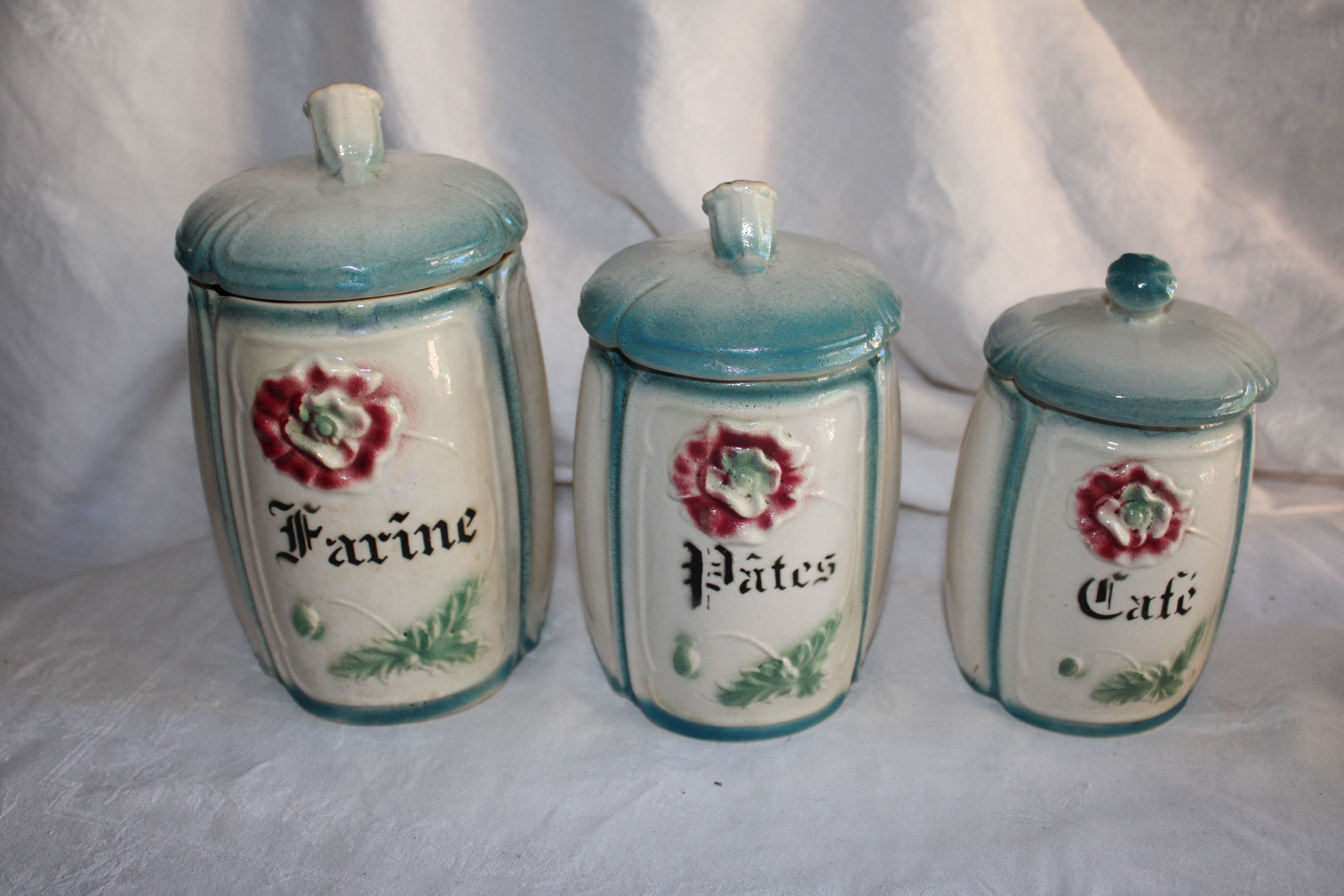 Series of spice pots in dabbling