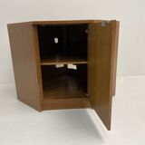 Corner cabinet
