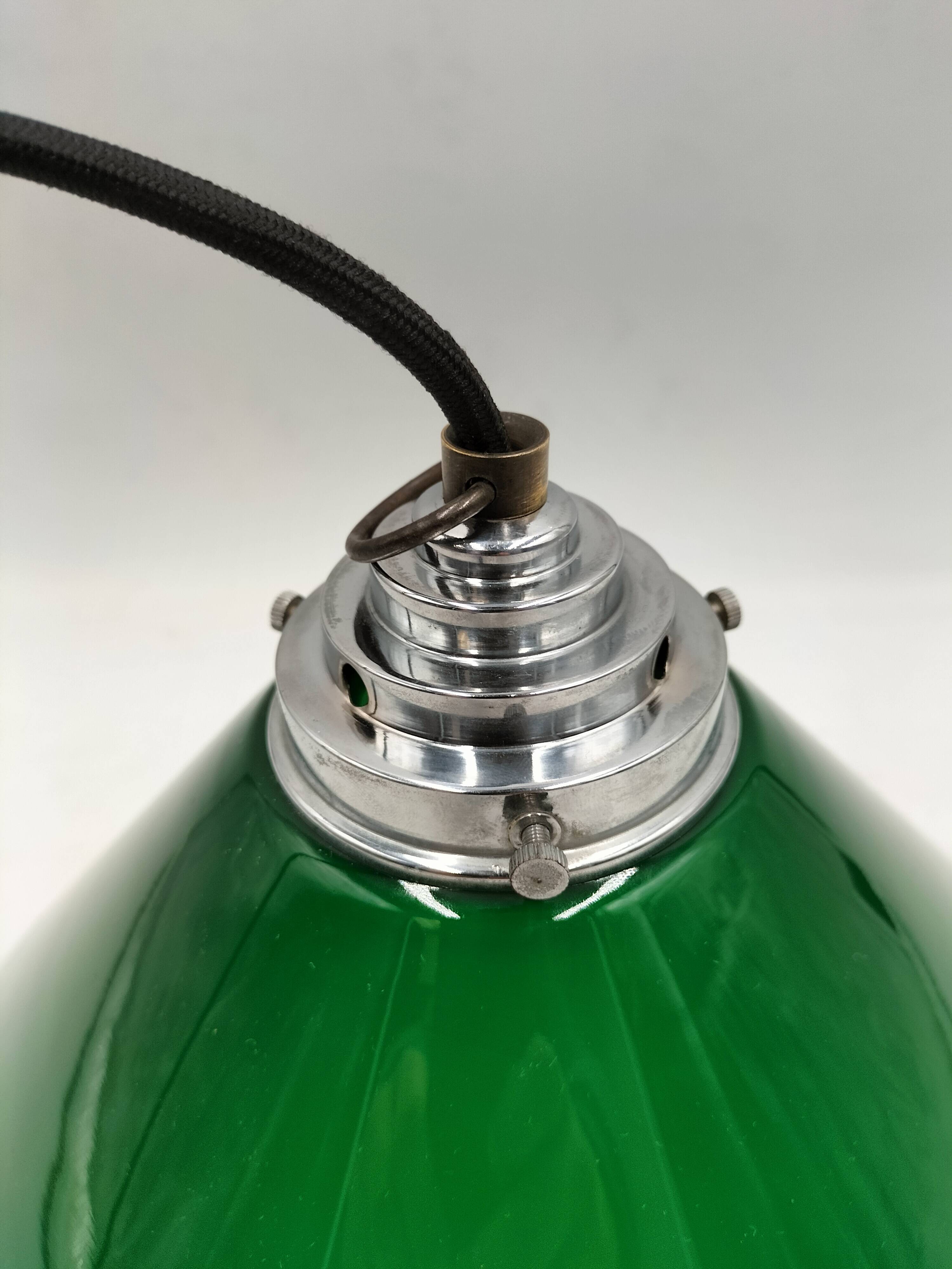 Green opaline cone suspension