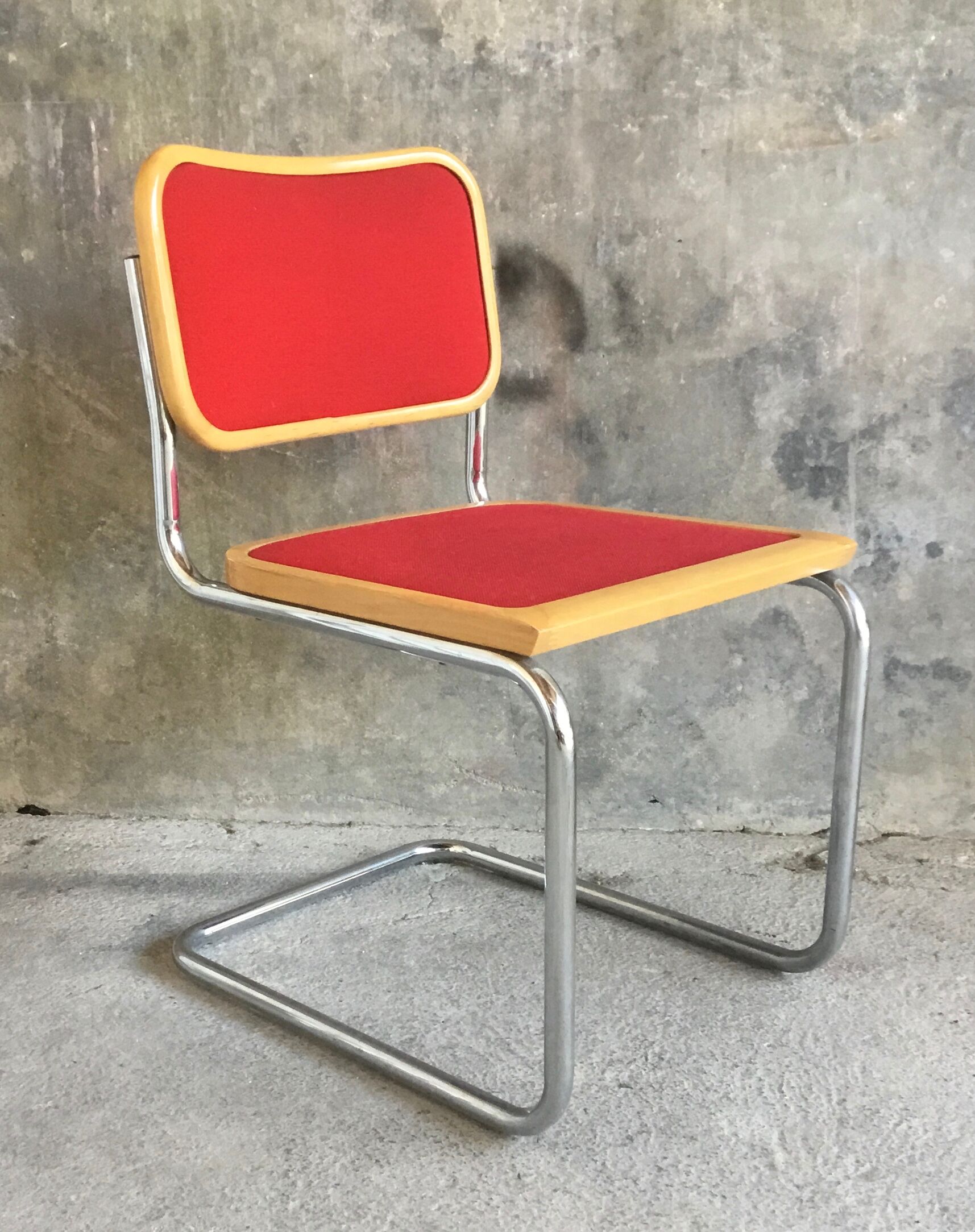 Chaise Cesca modèle B32 par Marcel Breuer, bois et velours rouge - 1970