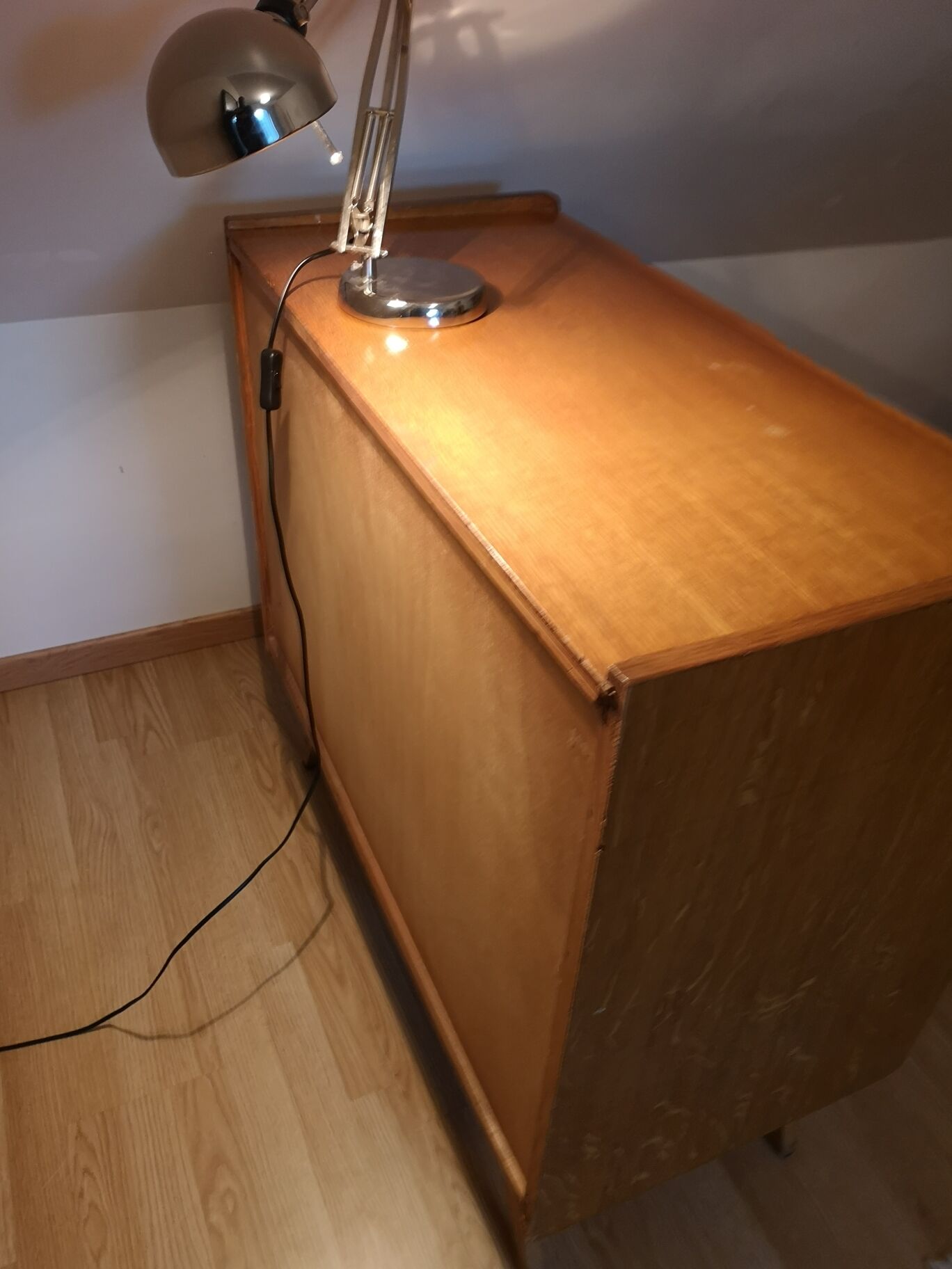 Commode scandinave pieds compas