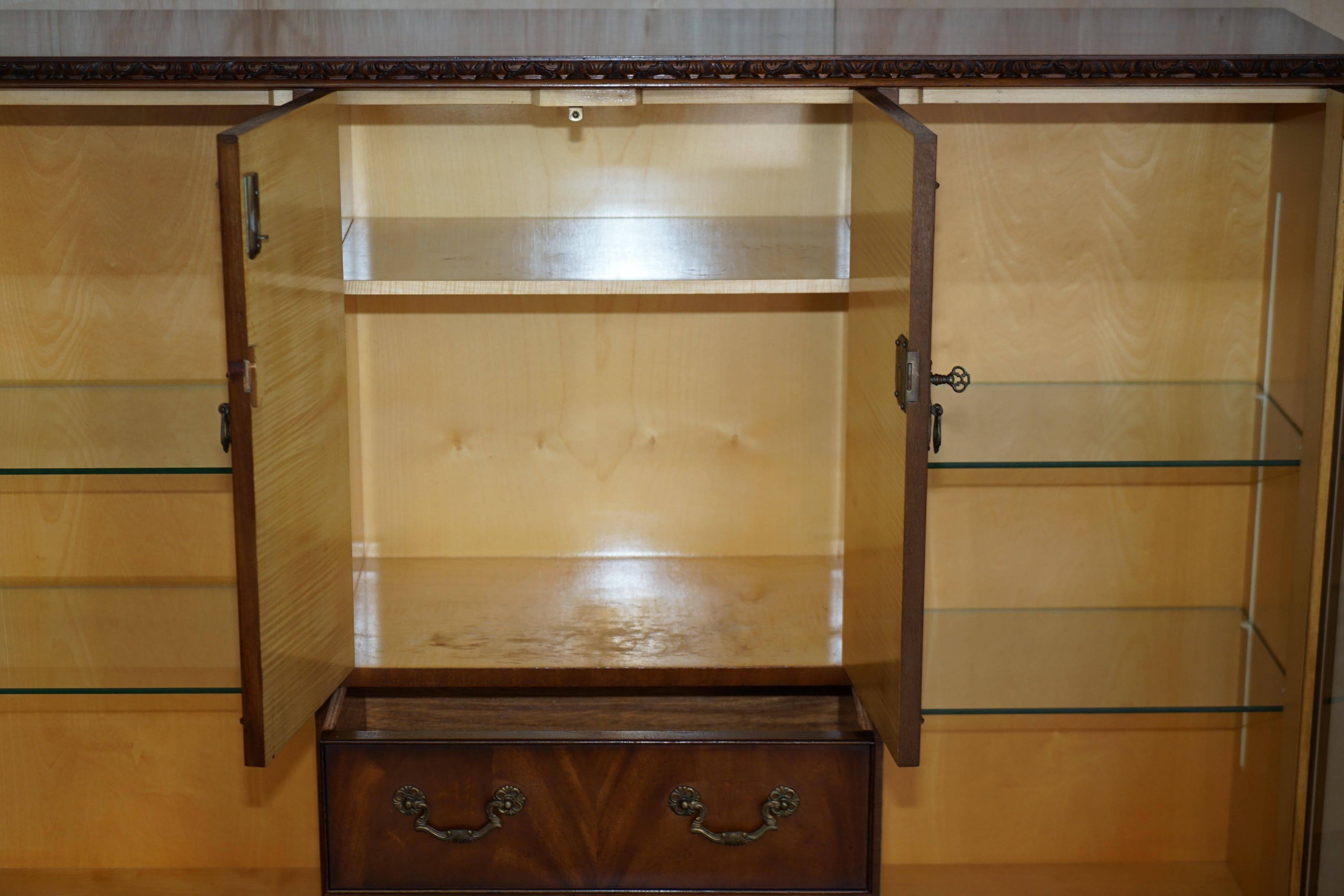 Vintage buffet display cabinet circa 1940 in flame mahogany and satinwood.