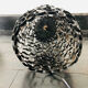 Lampe en fer forgé noir et globe en verre blanc