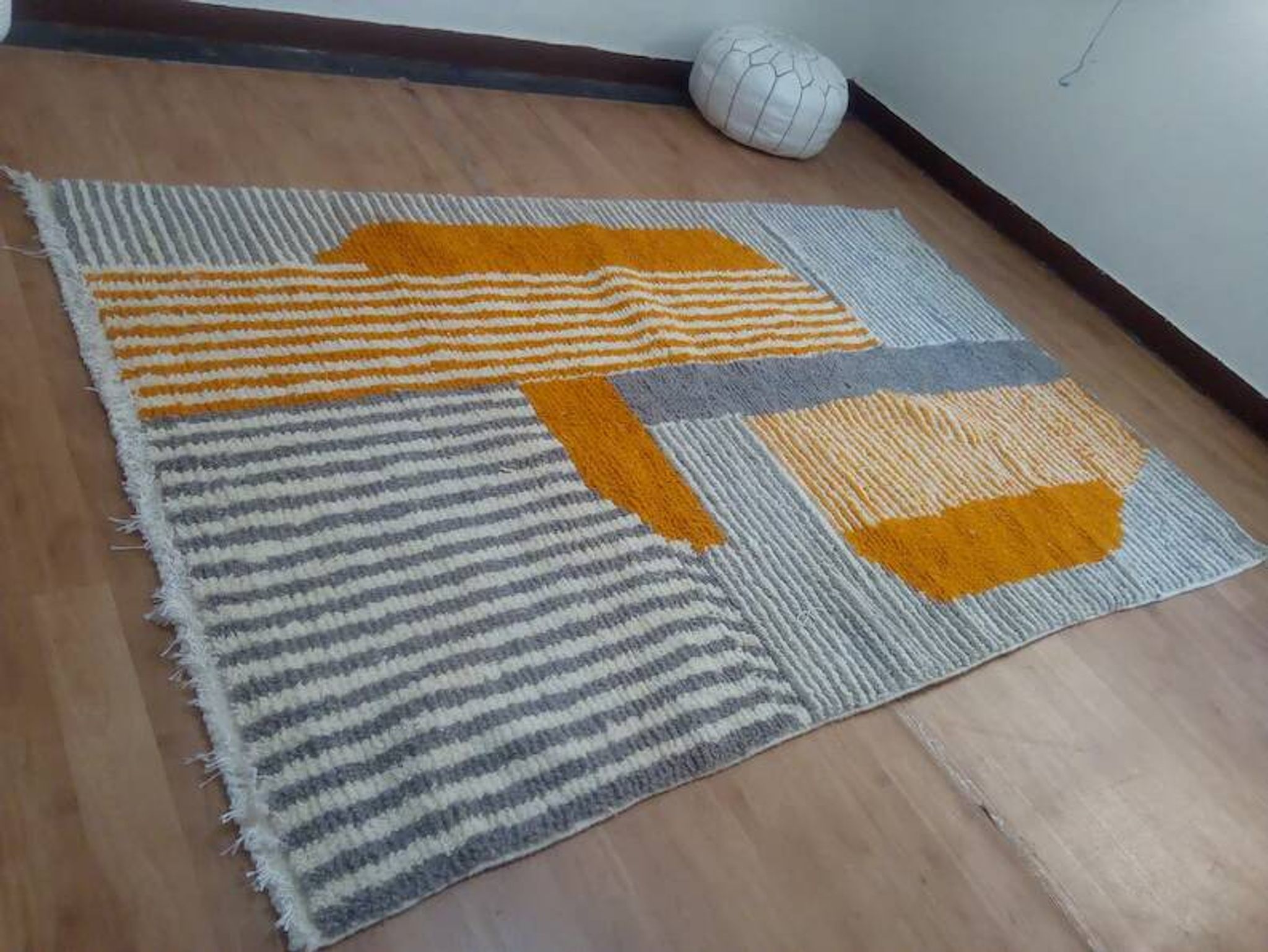 Grey Moroccan rug made of hand-woven wool - handmade rug - 252 x 163