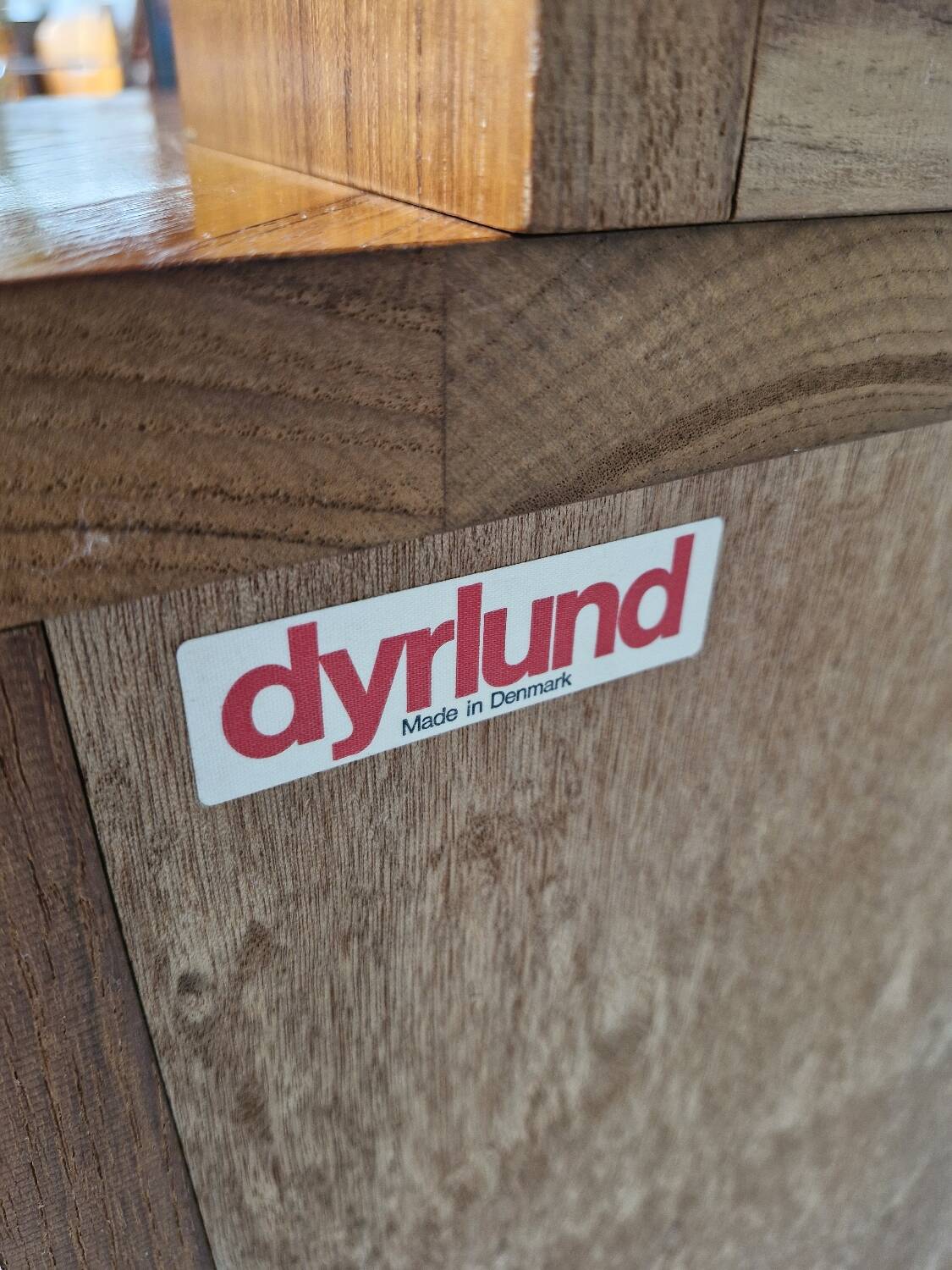 Dyrlund corner cabinet