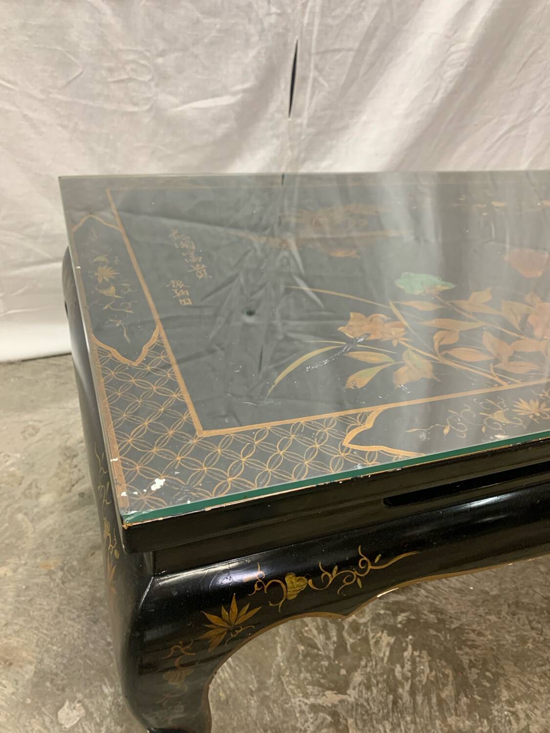 Vintage Japanese-style coffee table in painted lacquered wood