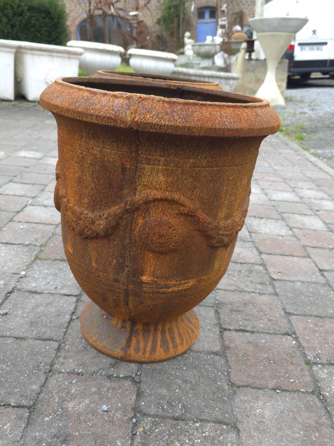 Vase anduse en fonte