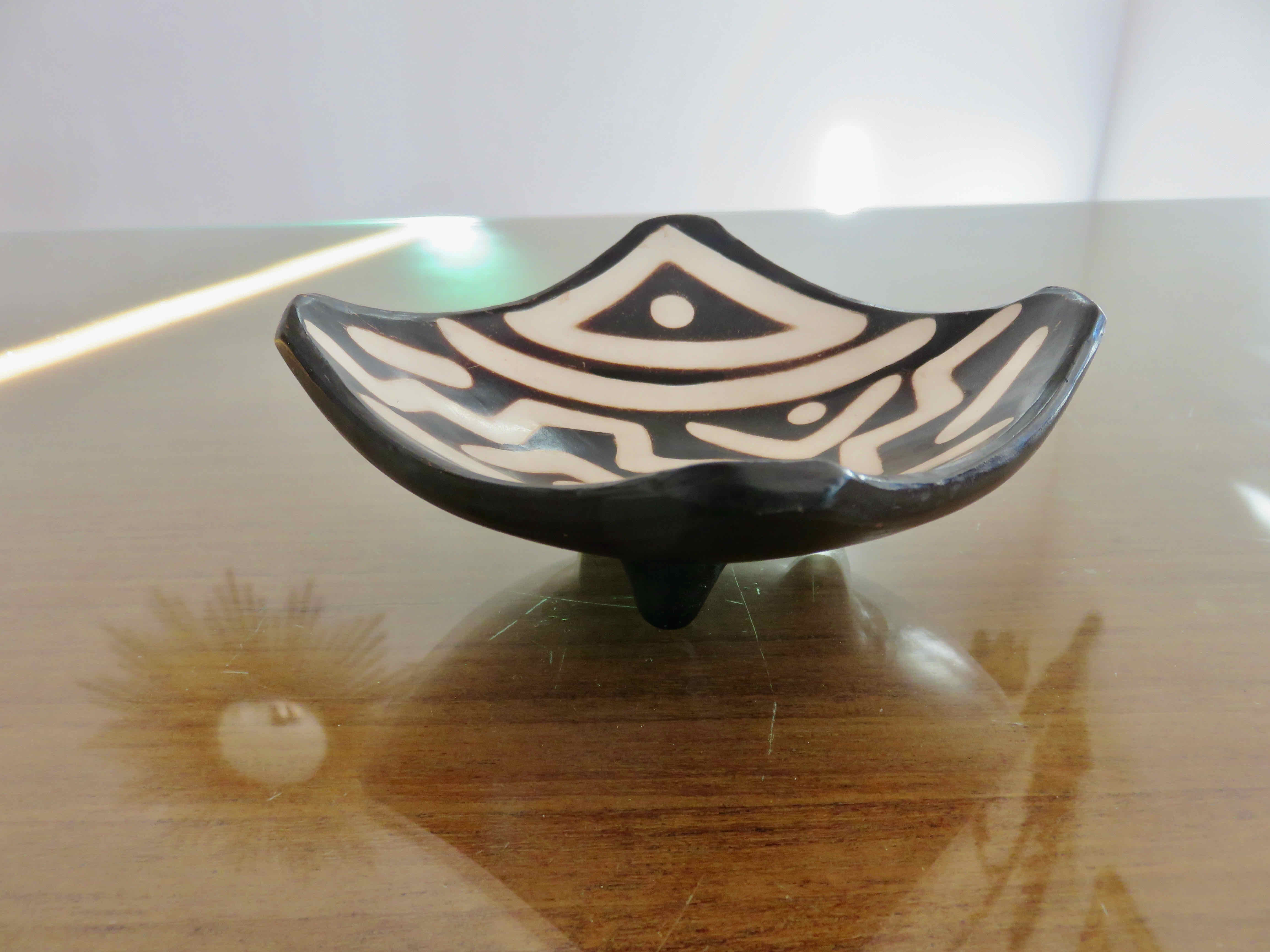 Ethnic tidy, tripod, terracotta 60s