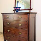 19th-century English commode in mahogany, with an antique patina and classic elegance.