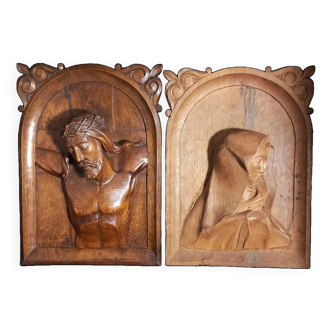 Paire de panneaux en chêne sculpté en haut-relief de Jésus et Marie (inachevée)
